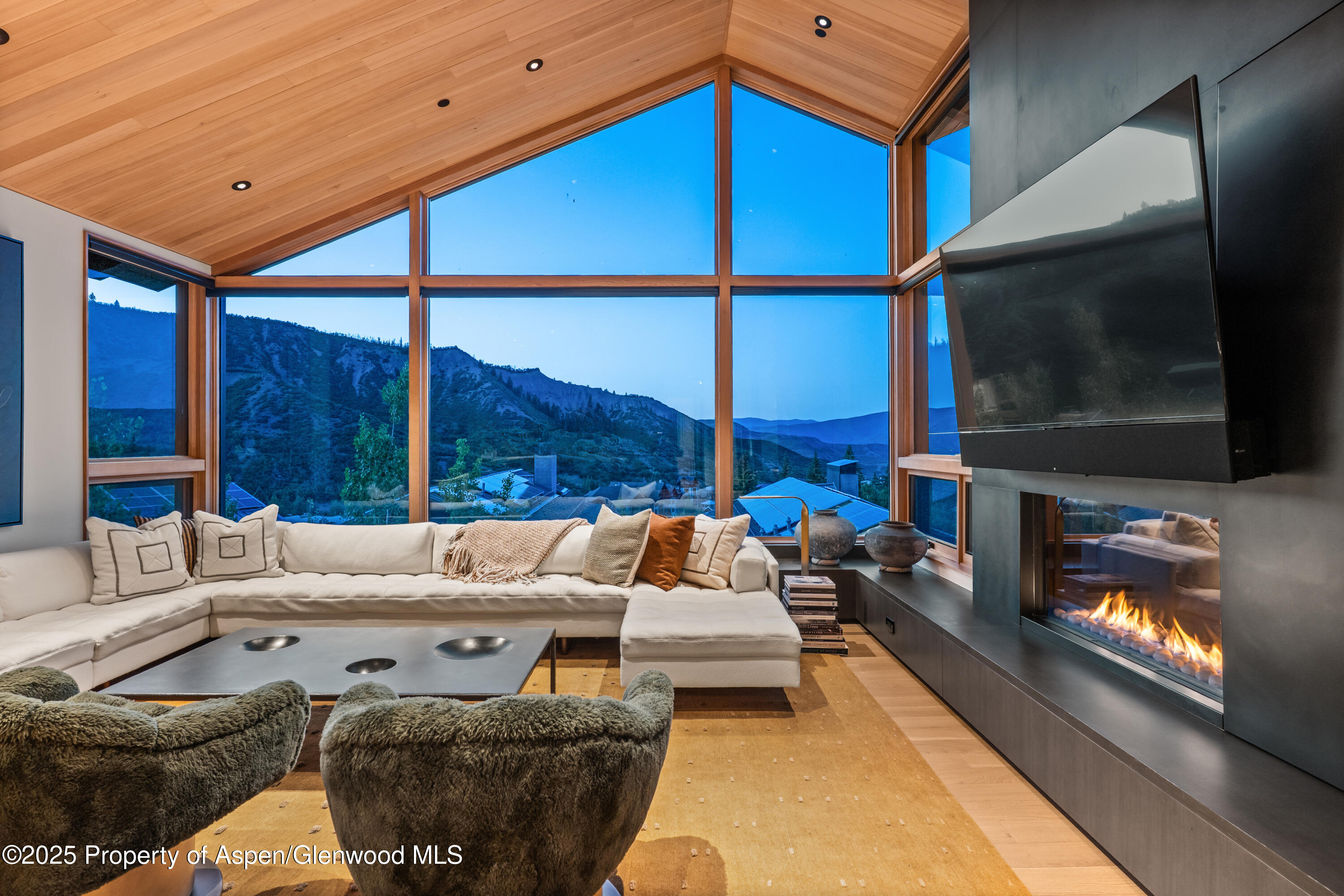 411 Wood Road, 10 Property Photo 7