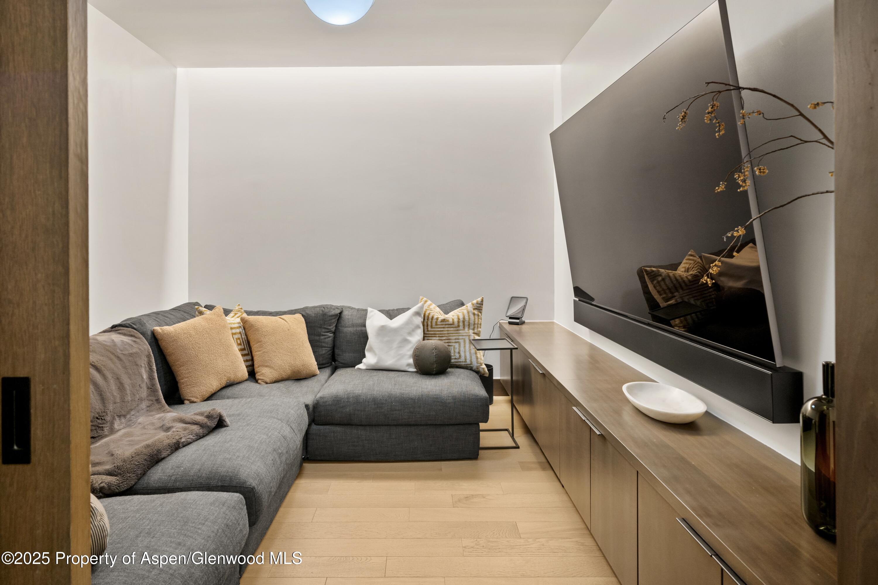 411 Wood Road, 10 Property Photo 20