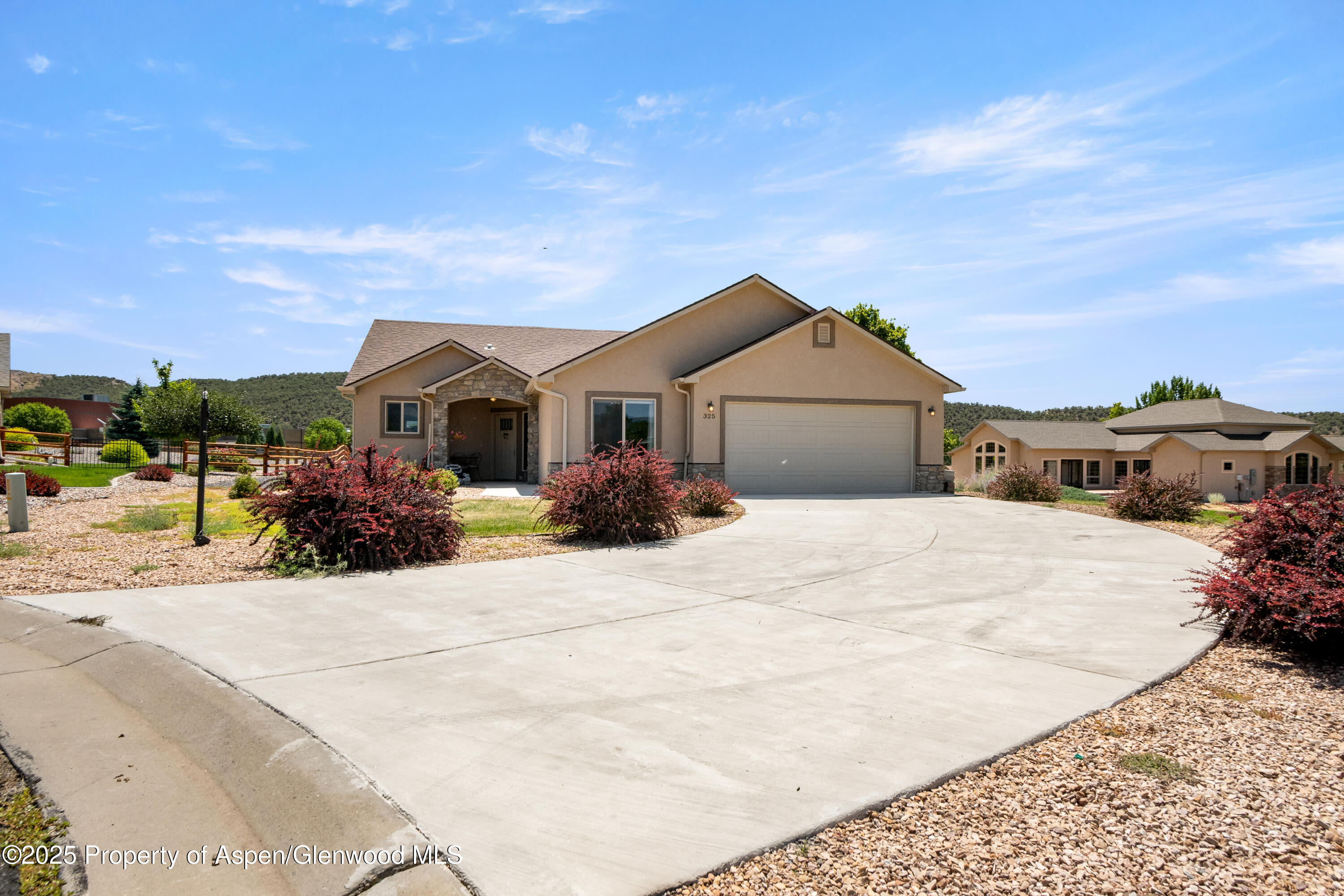 325 SE Cobblestone Court