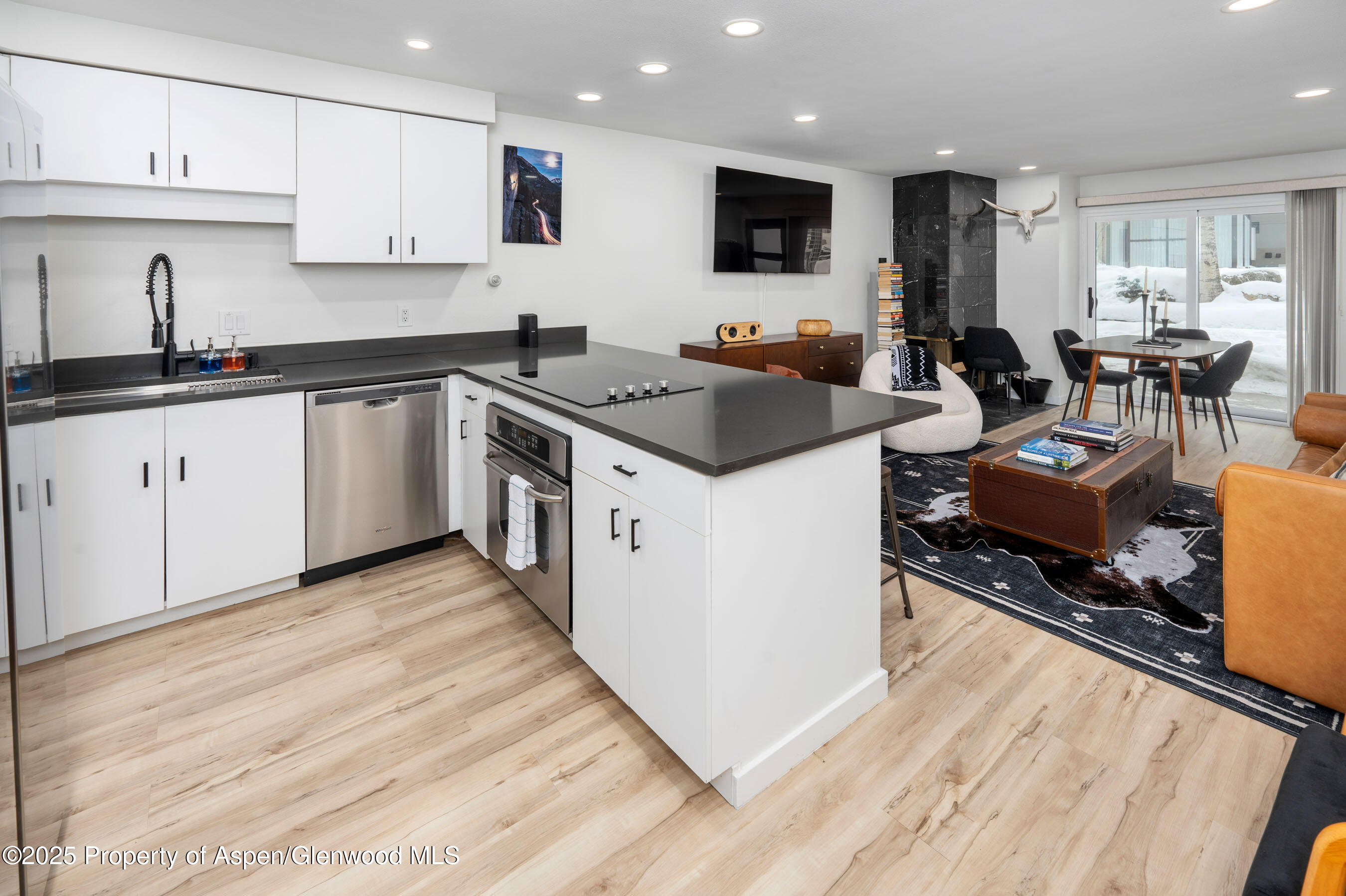 100 E Dean Street, Unit 1-d Property Photo 10