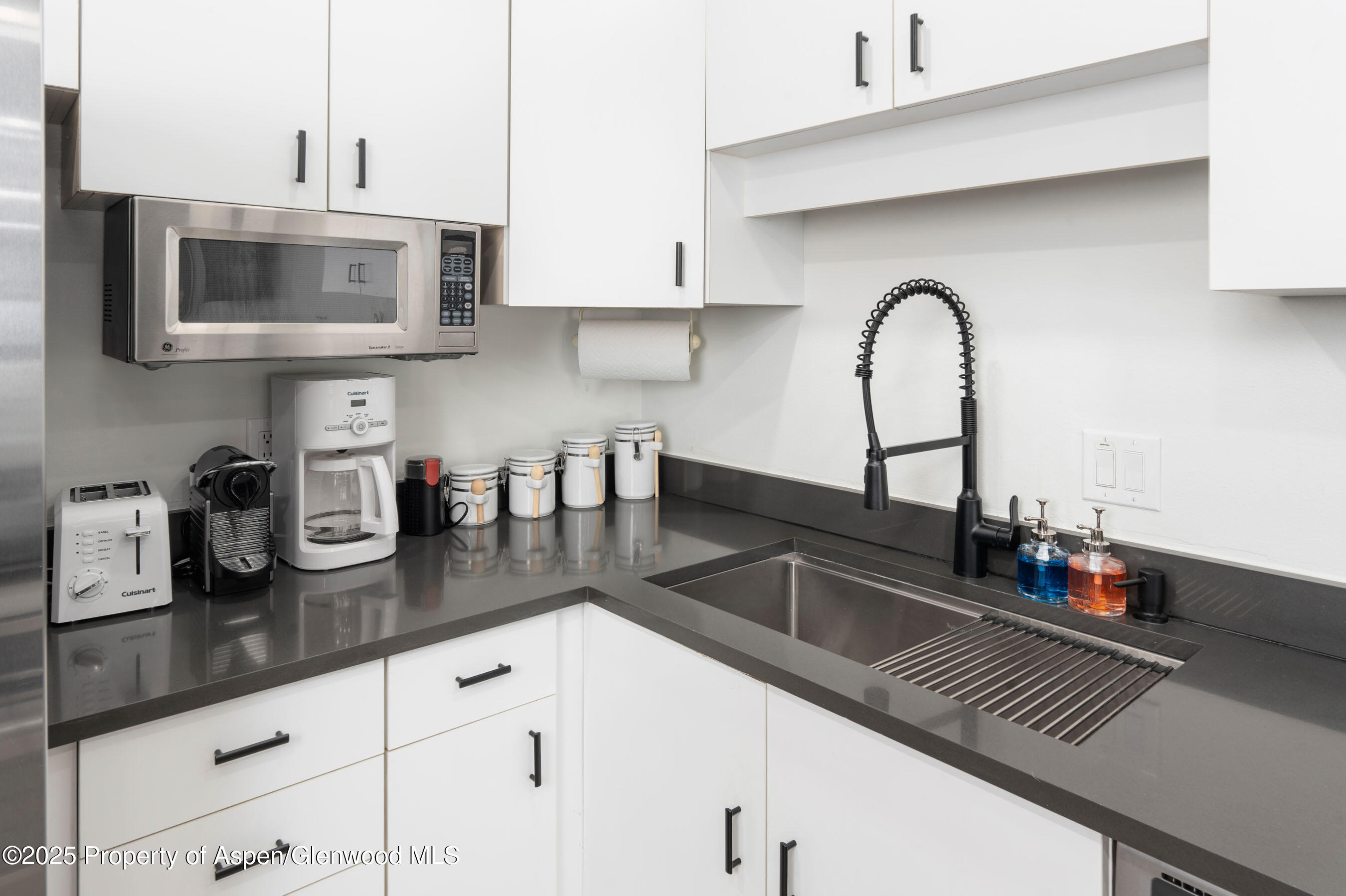 100 E Dean Street, Unit 1-d Property Photo 12