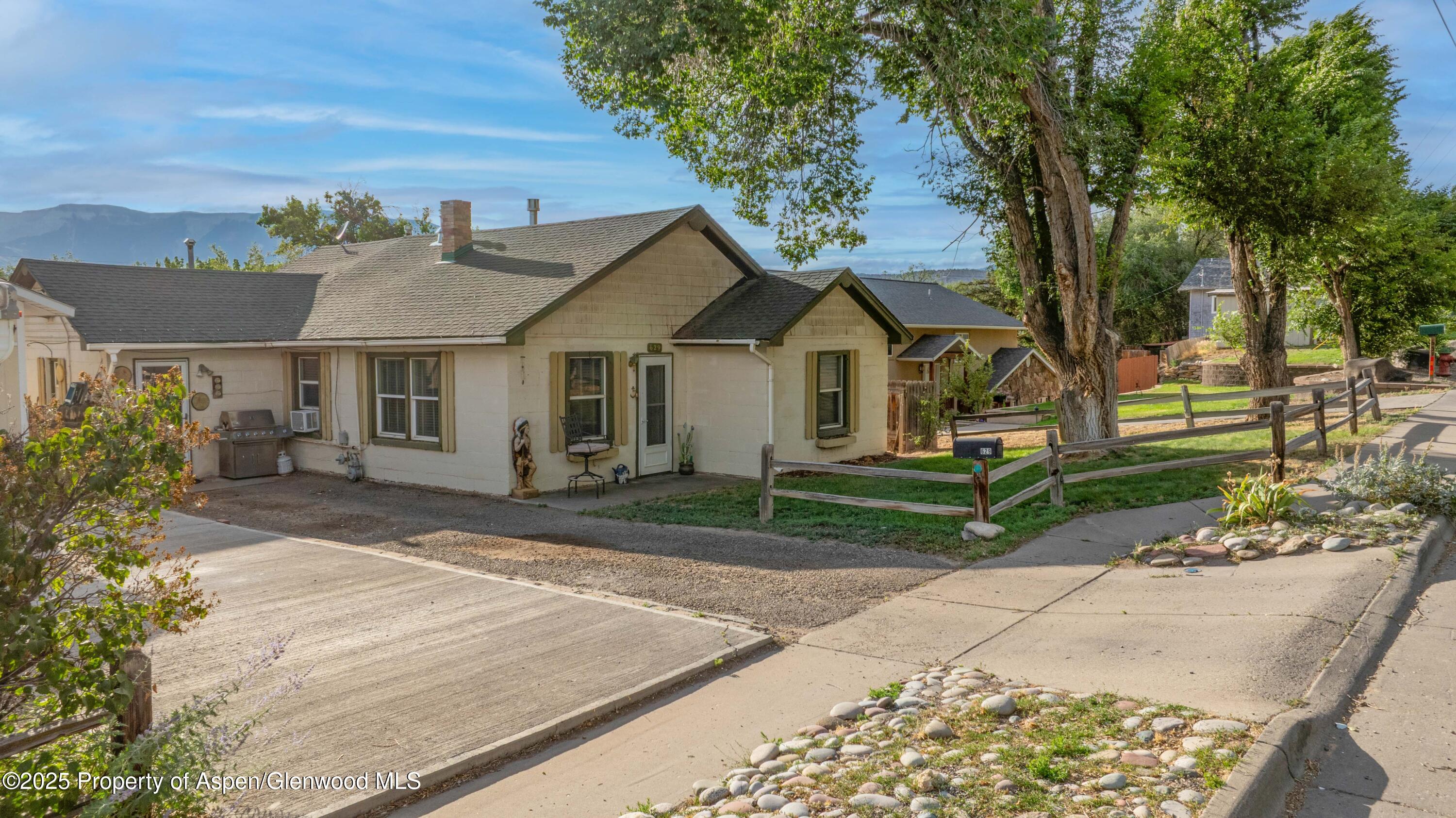 629 Whiteriver Avenue Property Photo 1