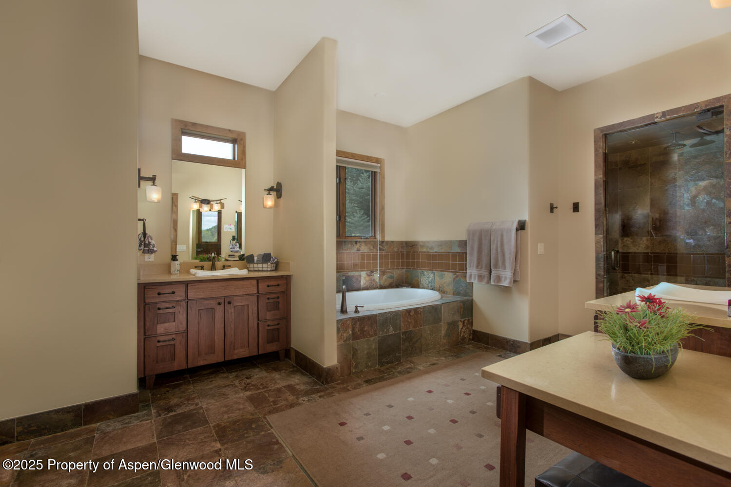 1204 Huebinger Drive Property Photo 13