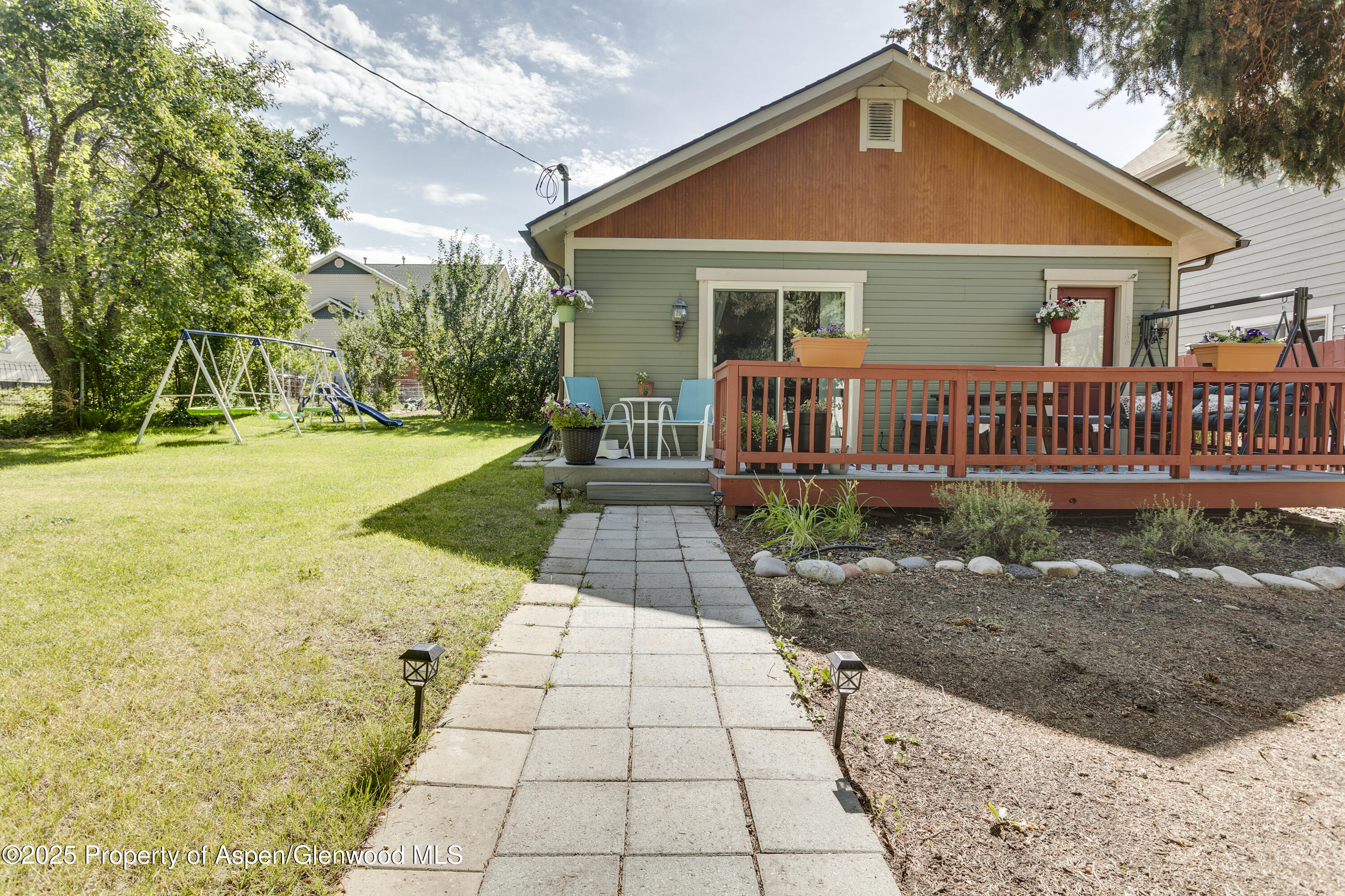 312 N Midland Avenue Property Photo 1