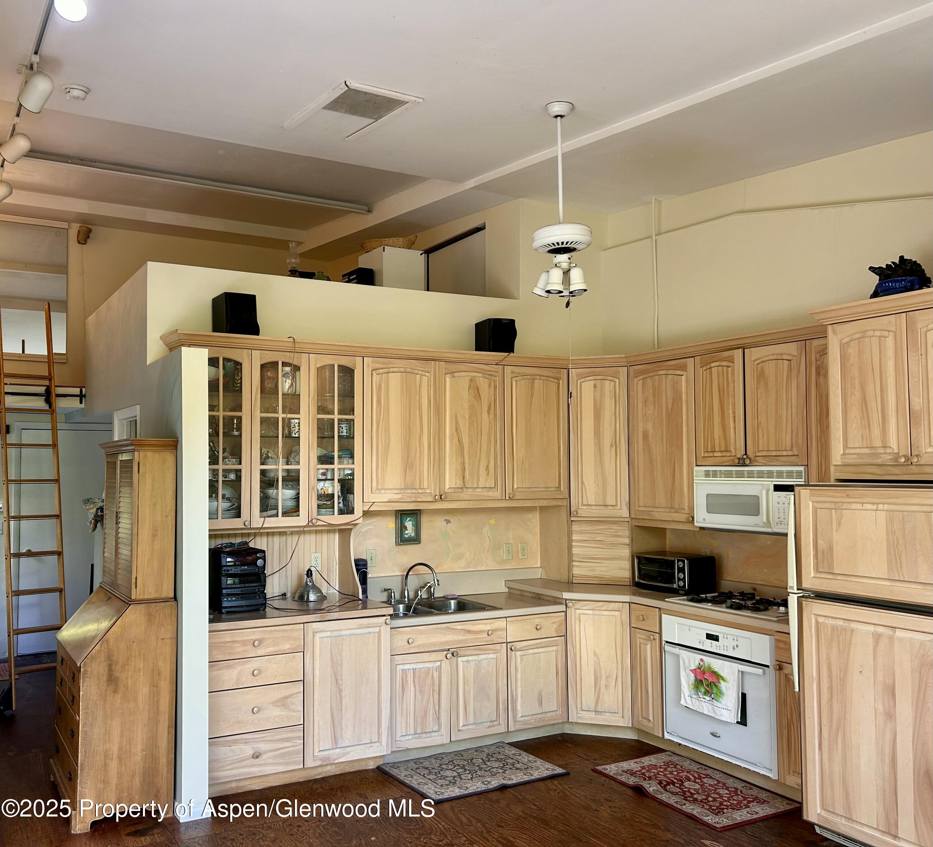 410 N Mill Street Property Photo 3