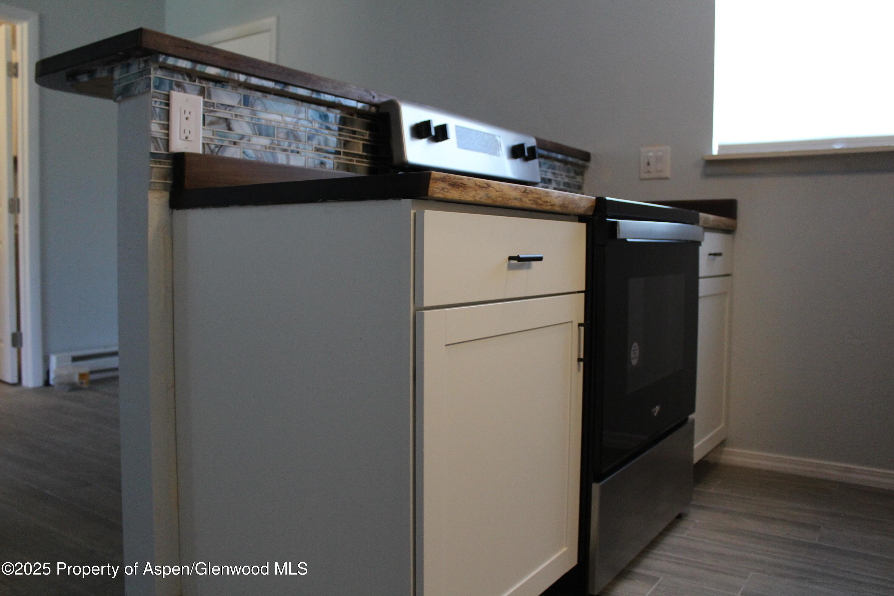 1322 E 7th Street, 3 Property Photo 4