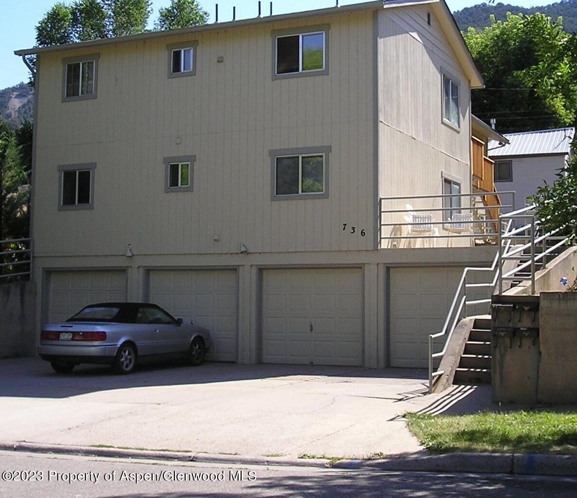 736 Bennett Avenue Property Photo 1