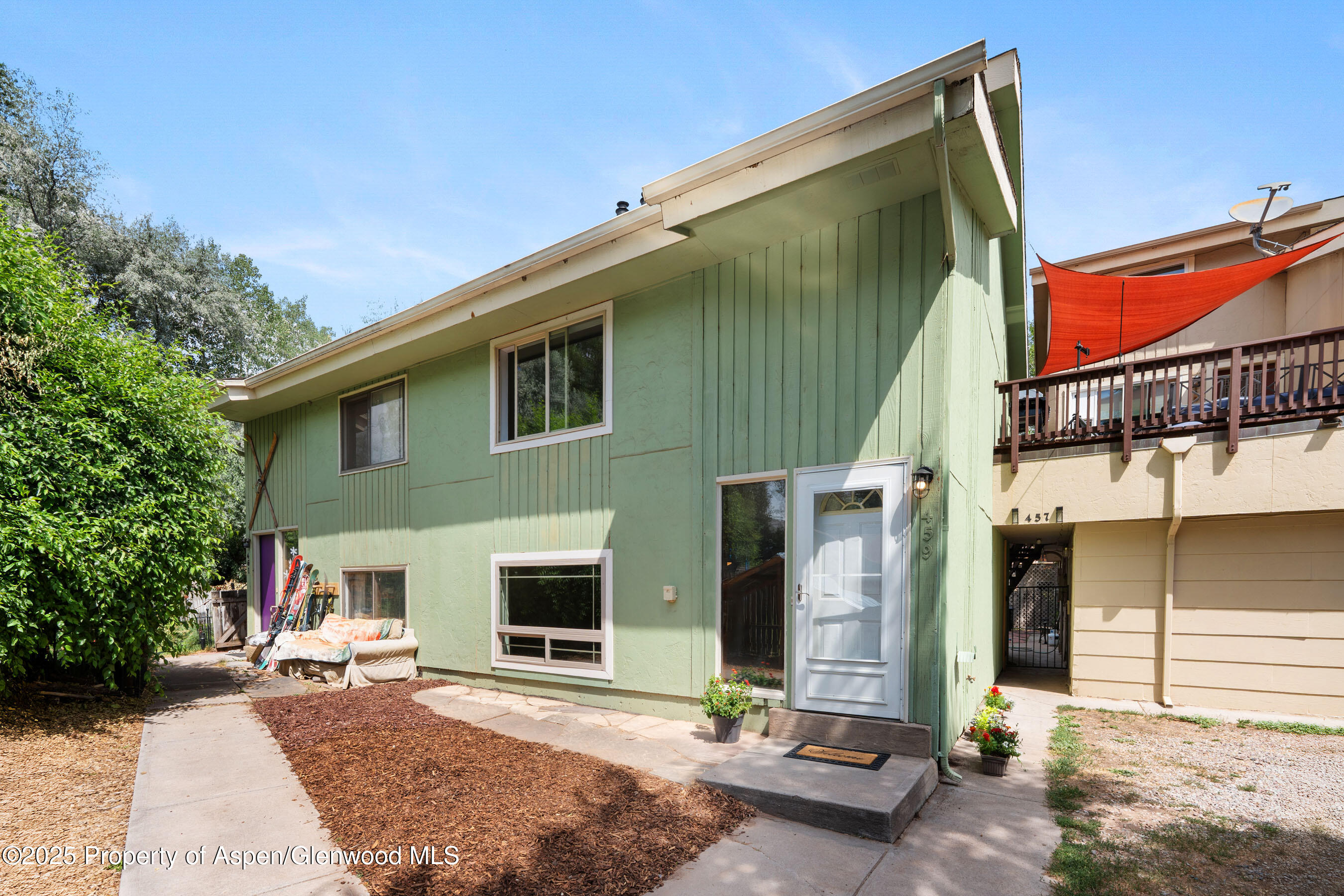 459 N 8TH Street, 459