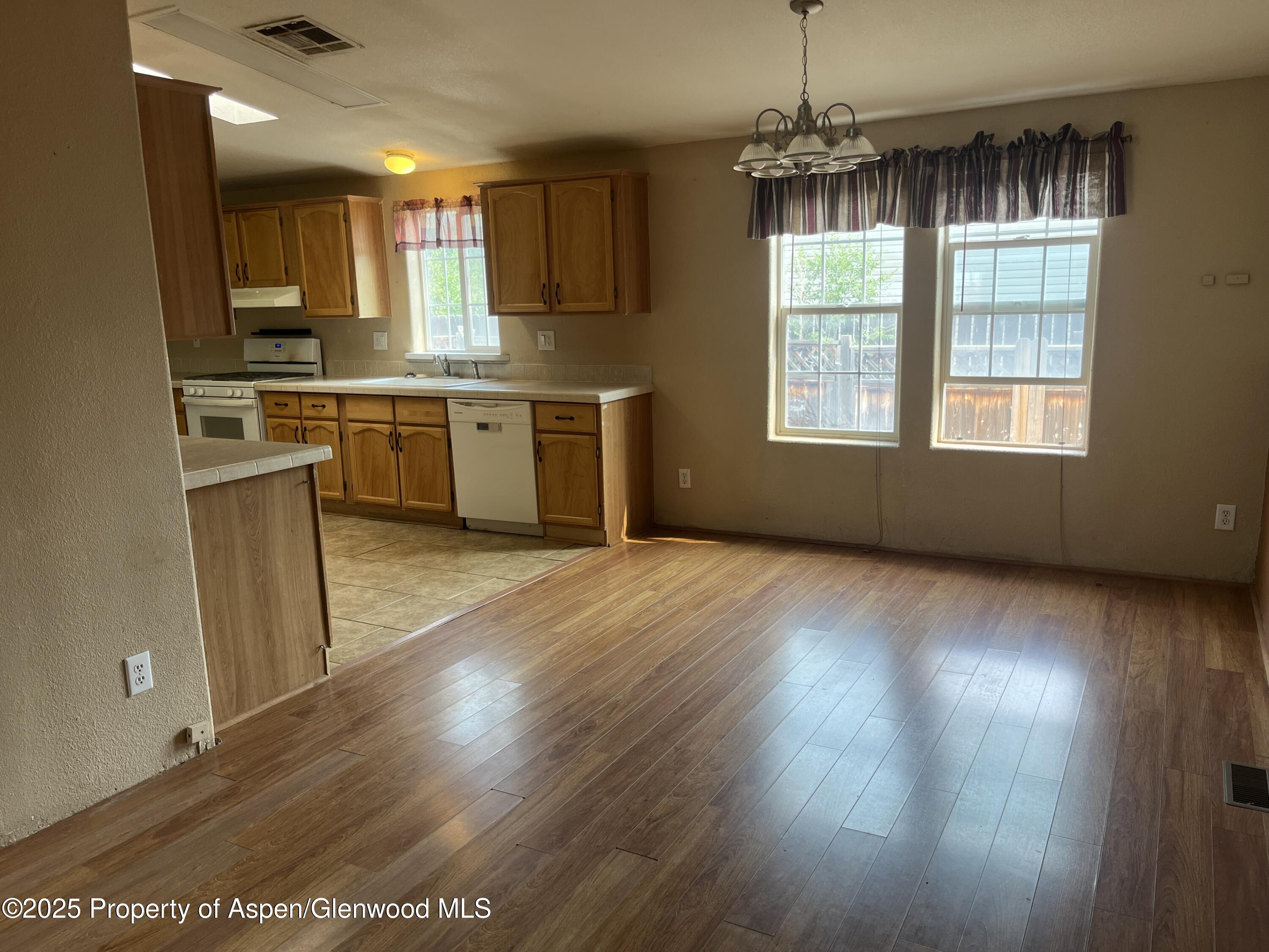 341 Evans Avenue Property Photo 5