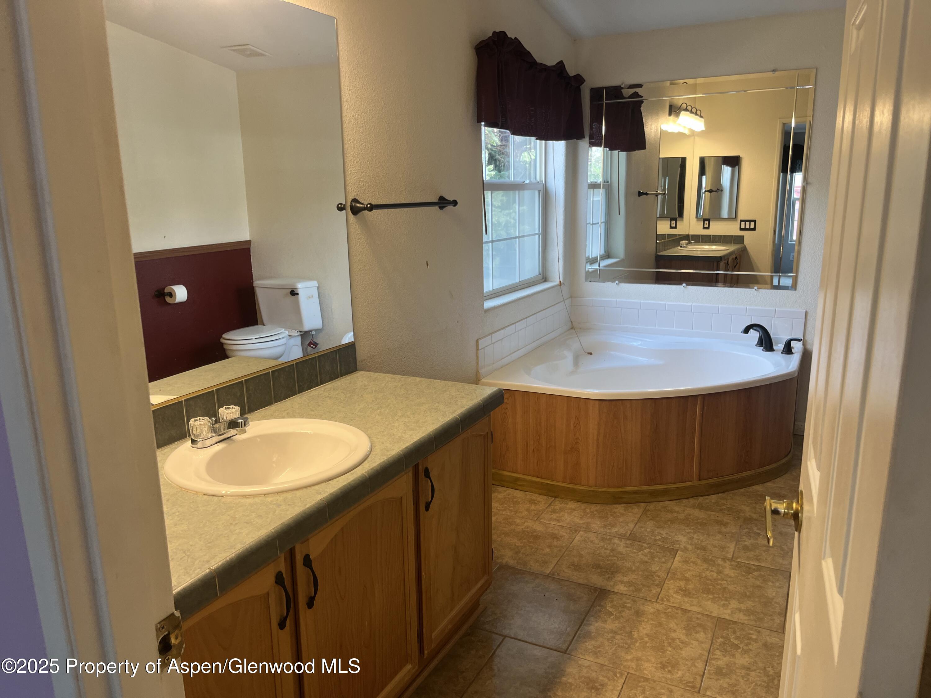 341 Evans Avenue Property Photo 10