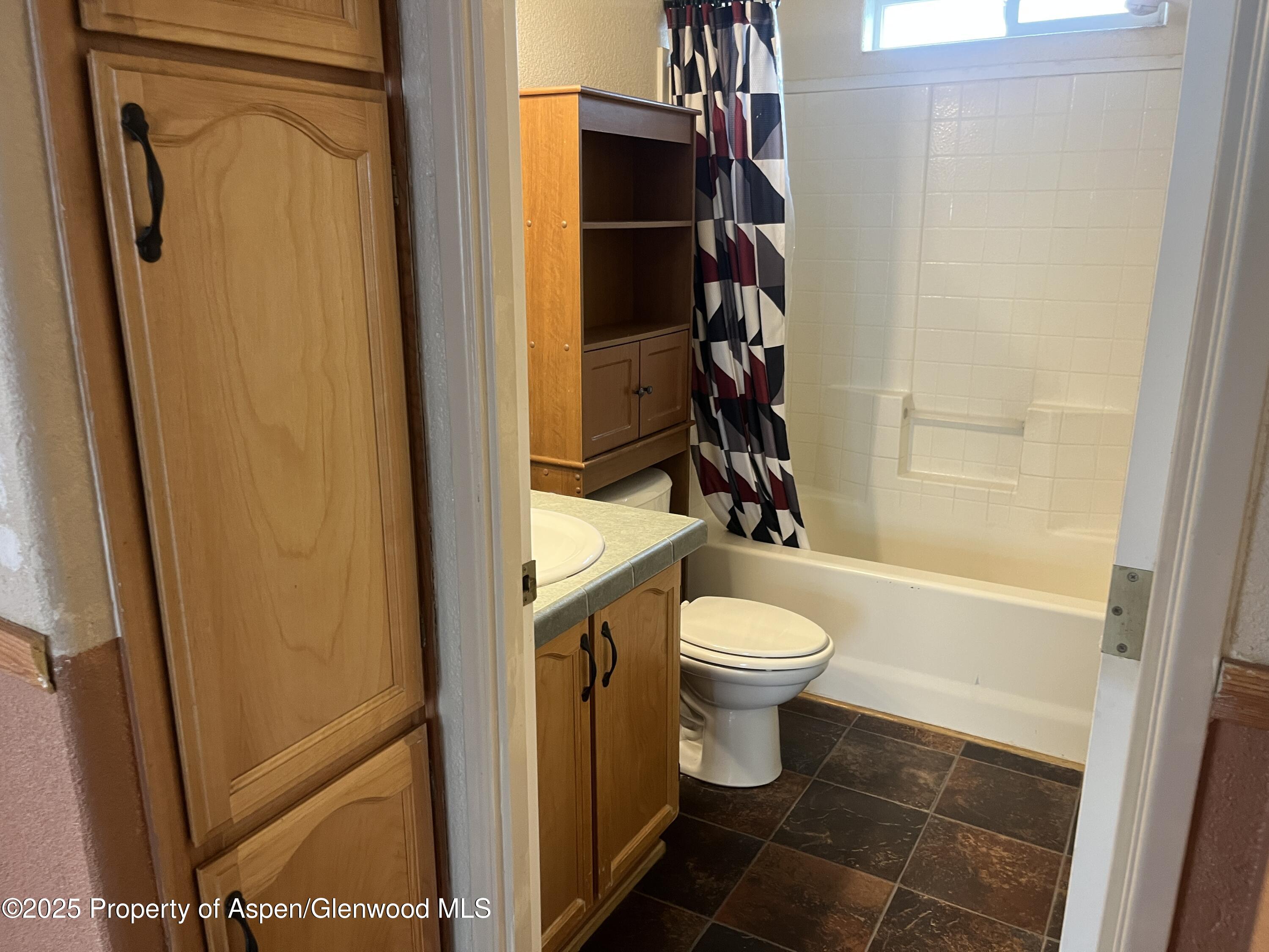 341 Evans Avenue Property Photo 14