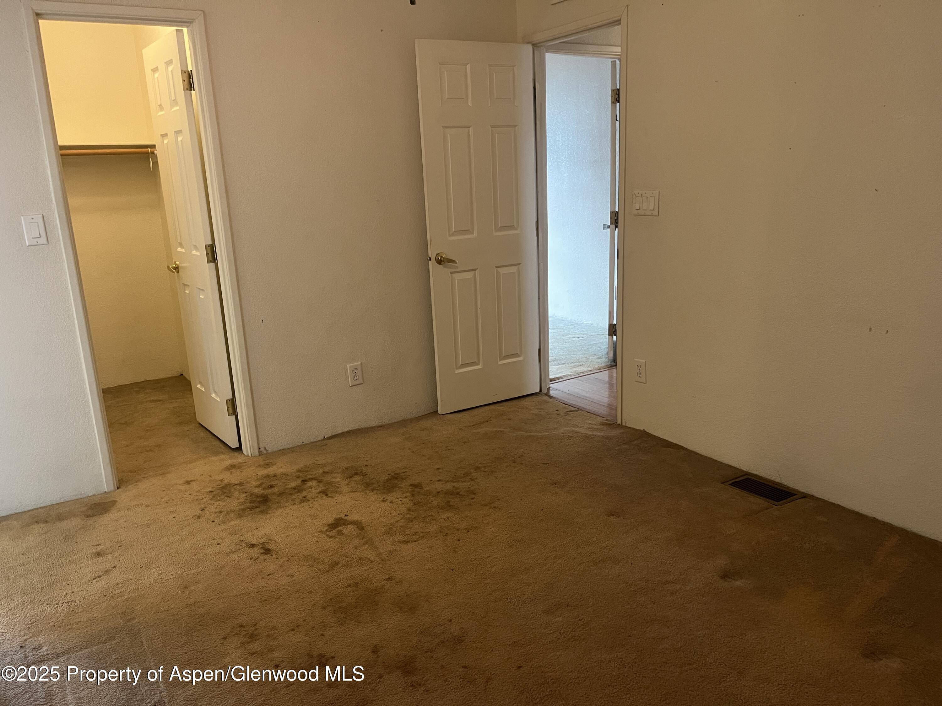 341 Evans Avenue Property Photo 17