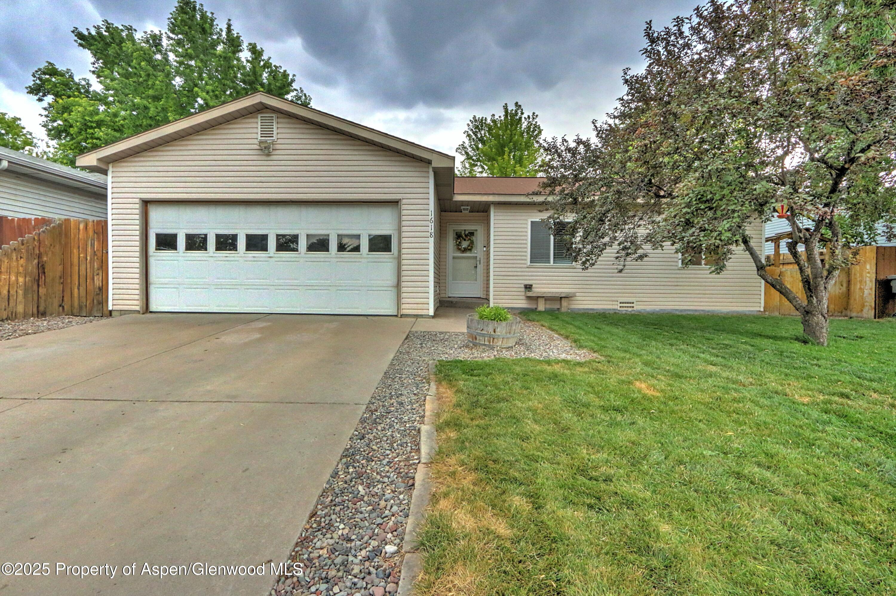 1618 Grand Avenue Property Photo 1