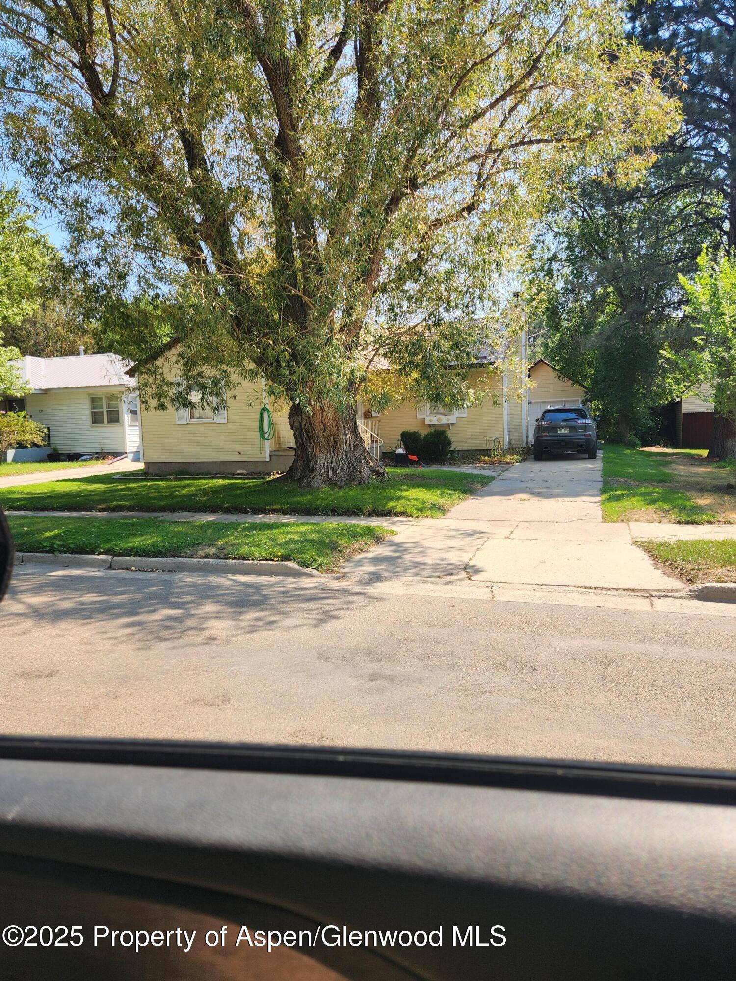 825 Breeze Street Property Photo
