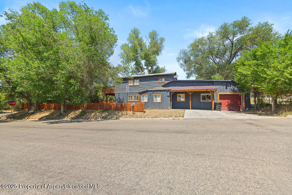 717 Country Club Drive Property Photo