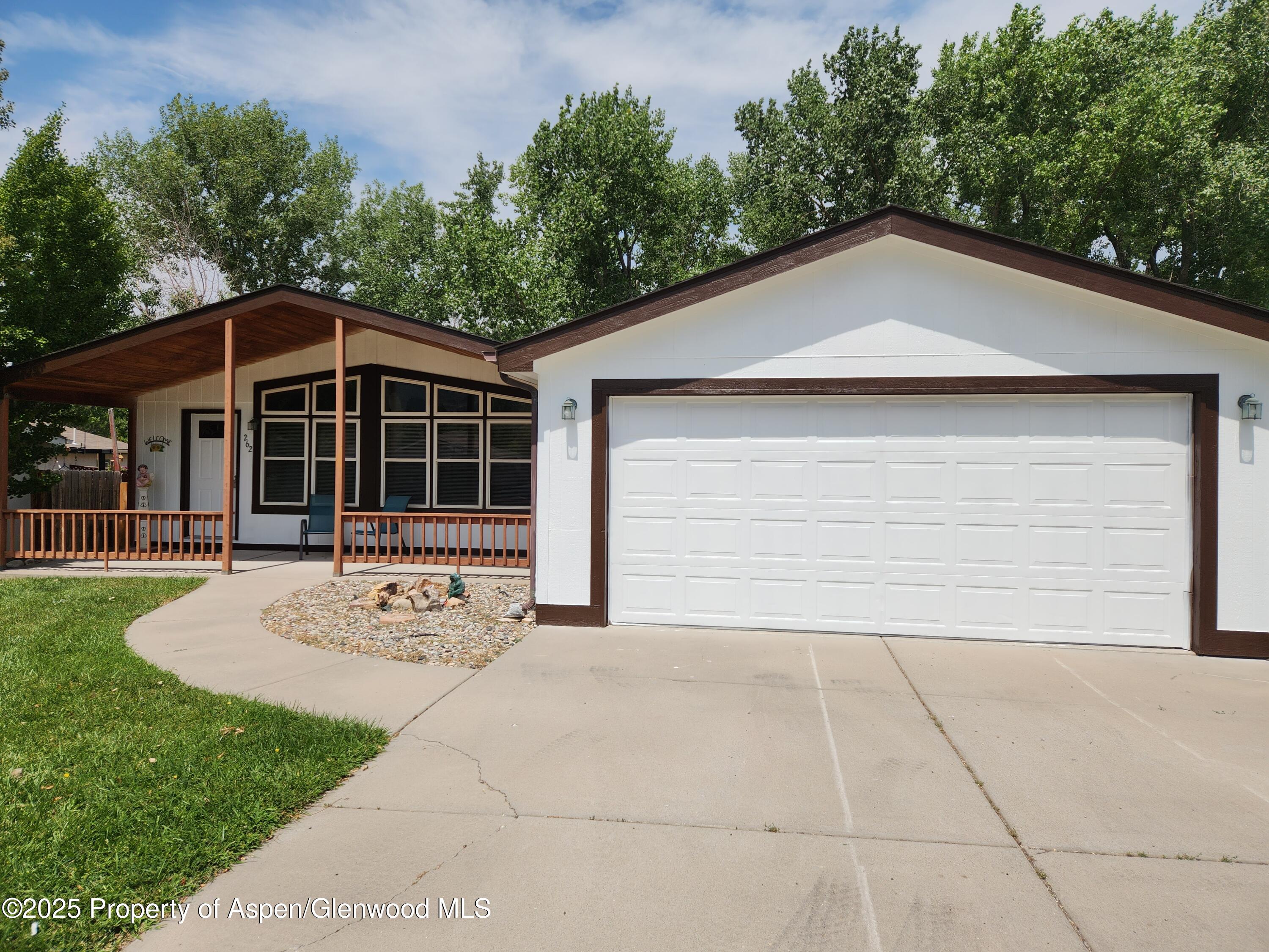 262 E Tamarack Circle Property Photo 1