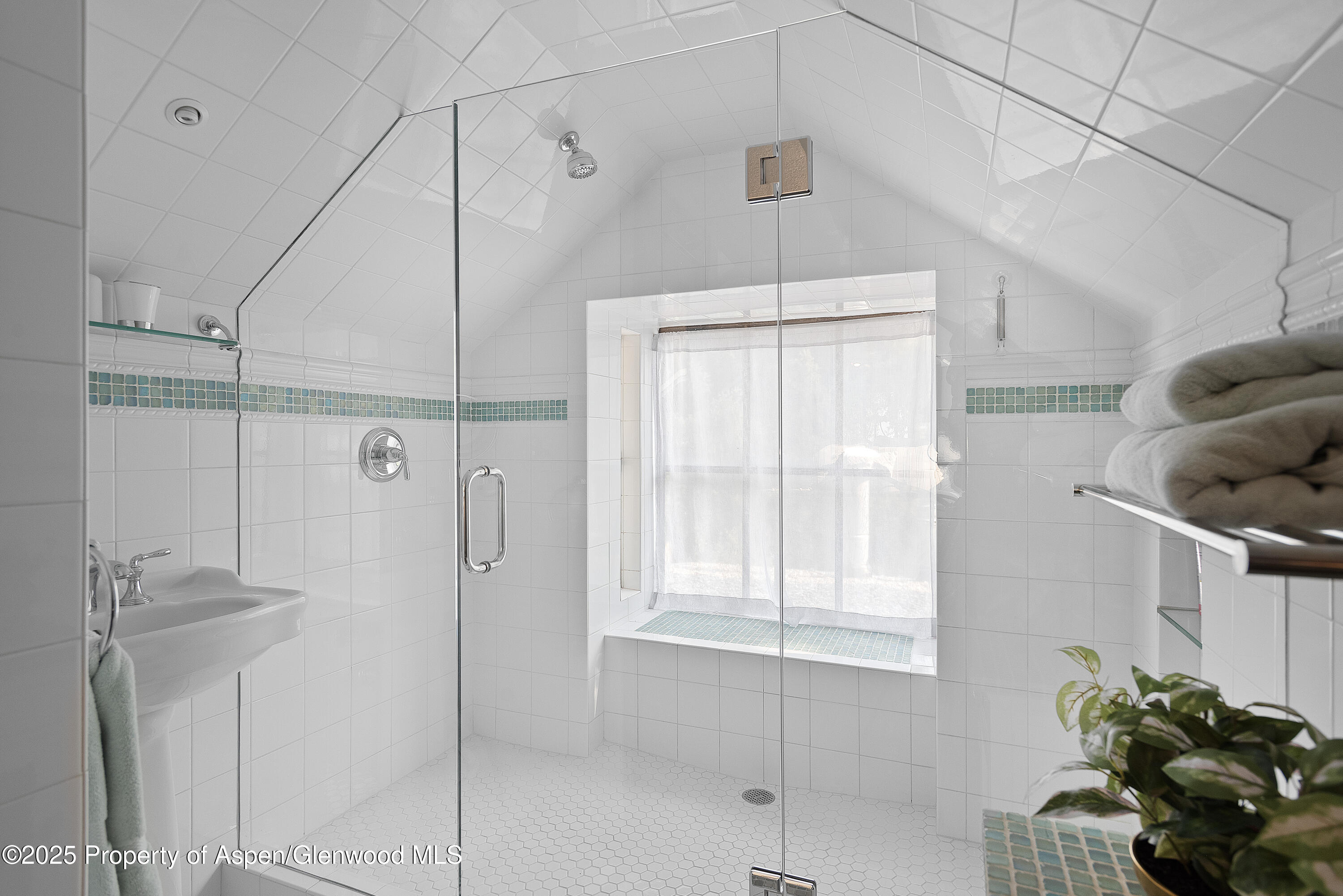 214 W Hyman Avenue Property Photo 8