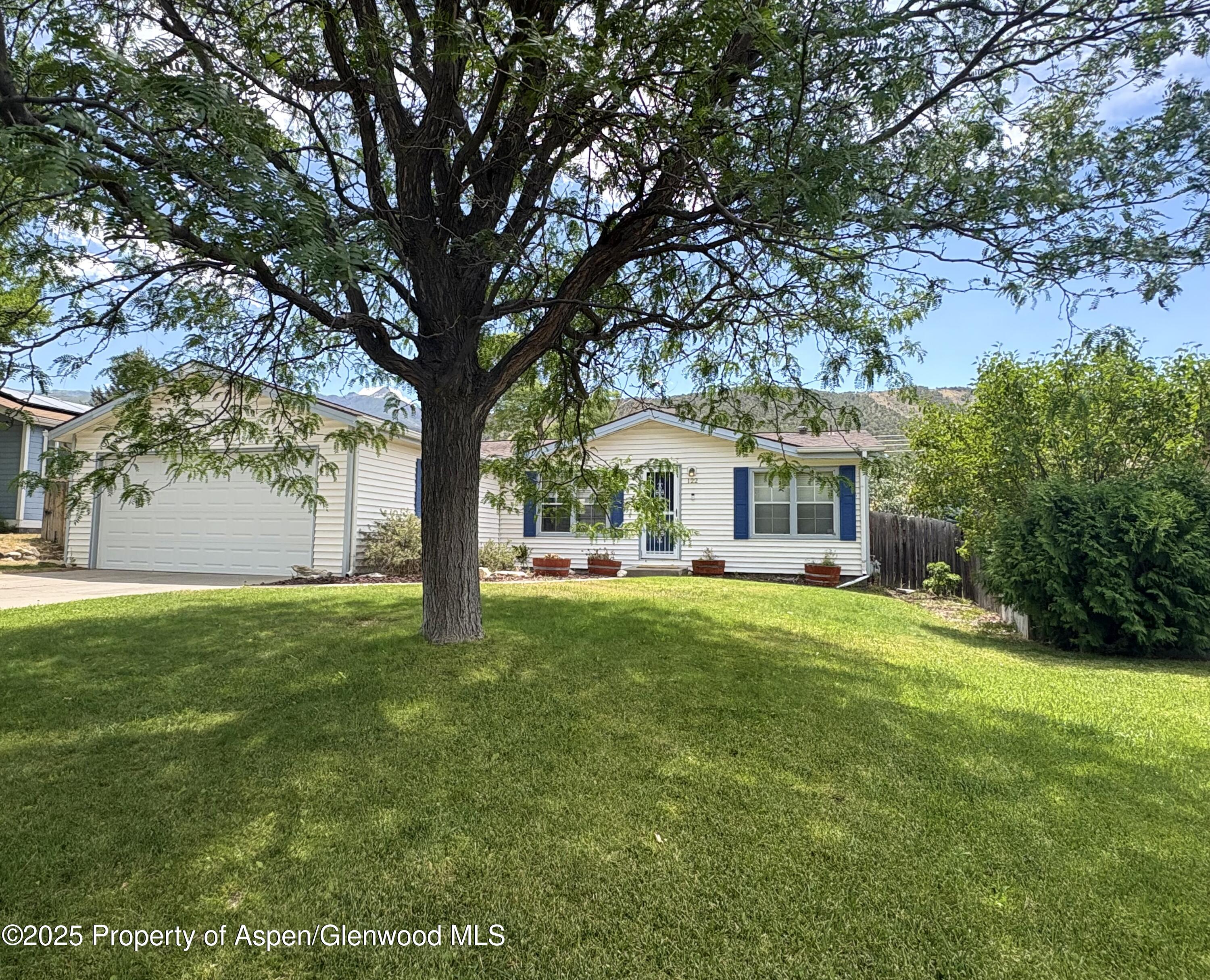 122 E Tamarack Circle Property Photo 1