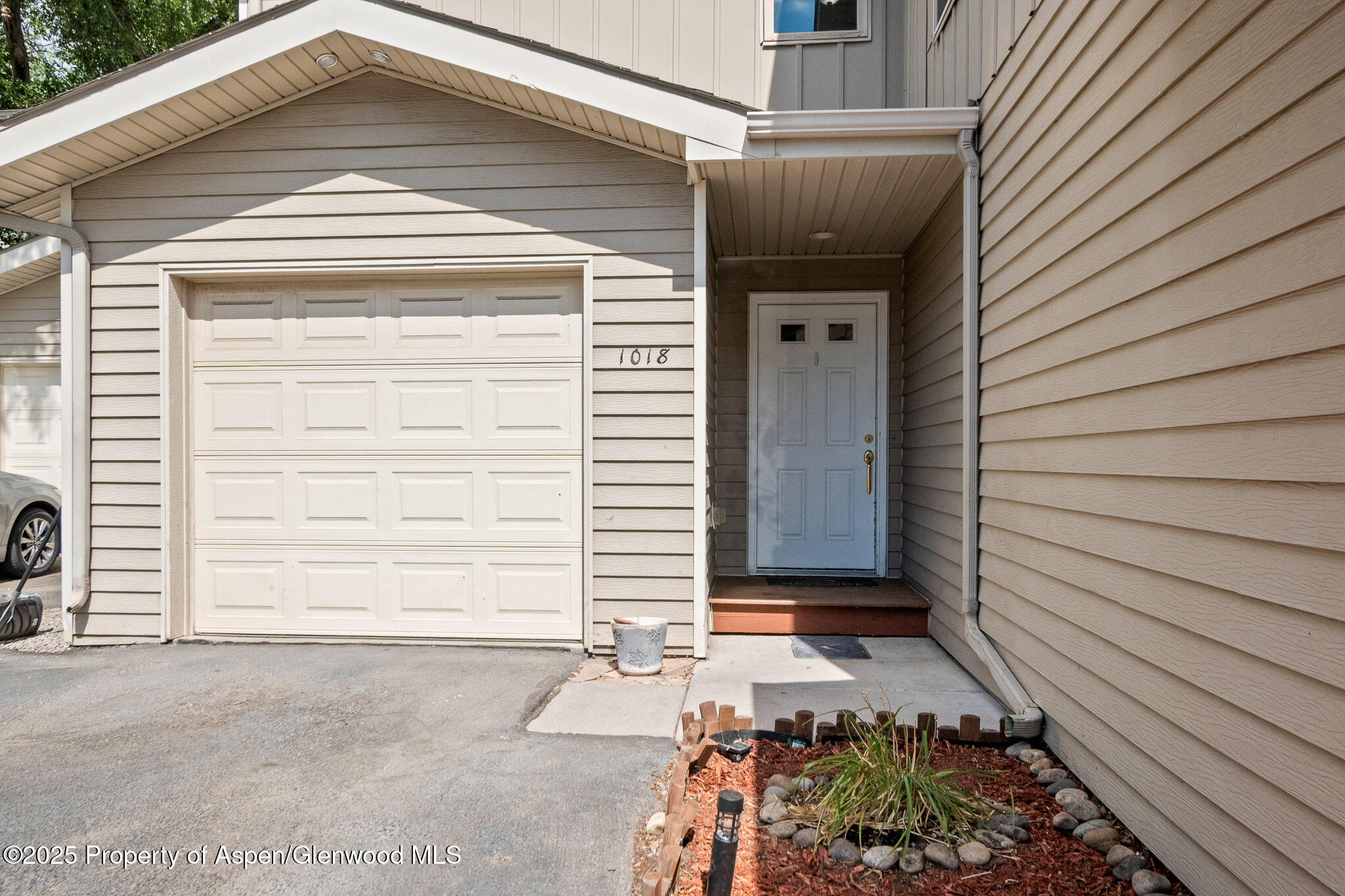 1018 East Avenue Property Photo 1