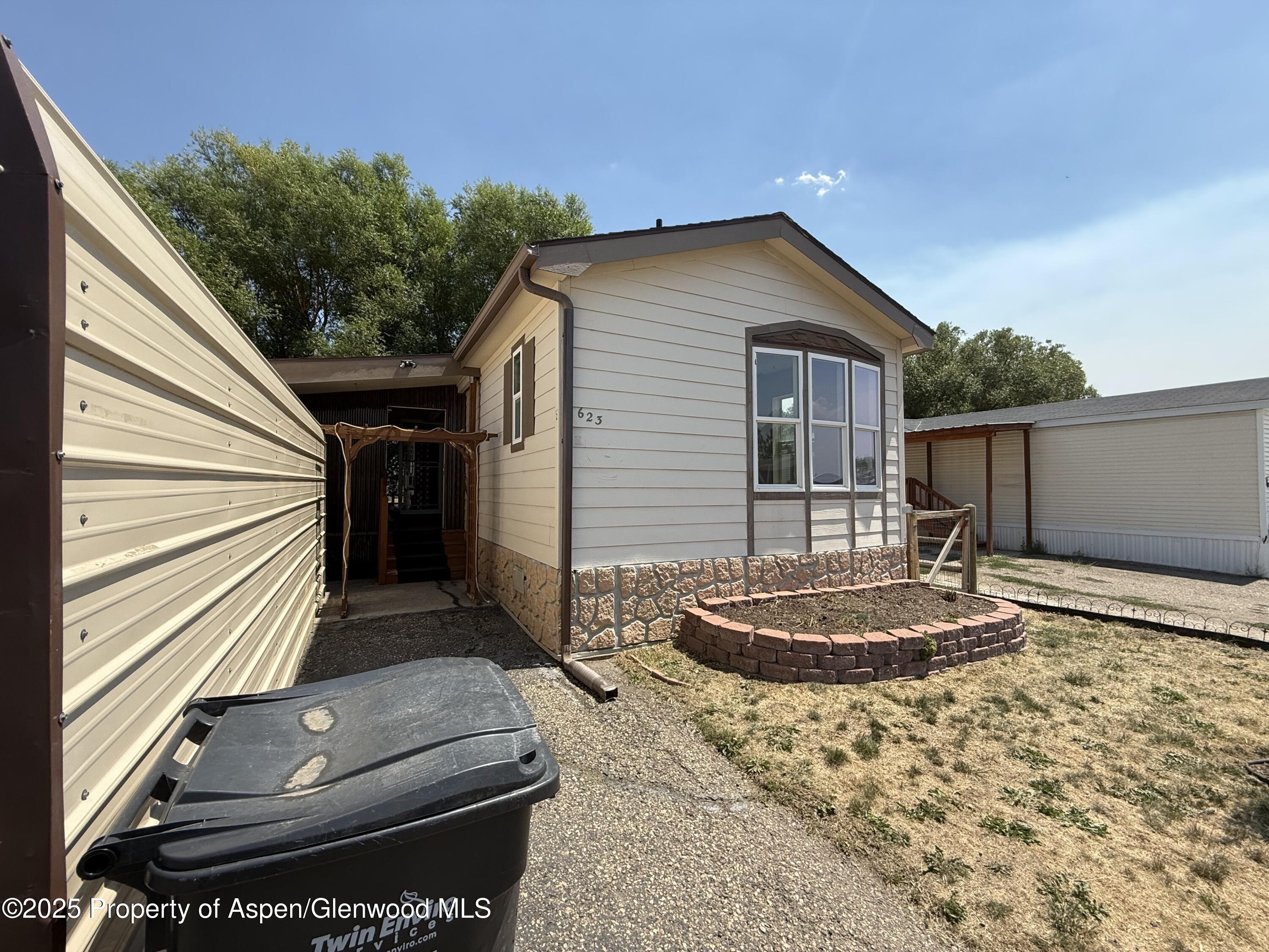 925 W 1st Street #623 Property Photo 1