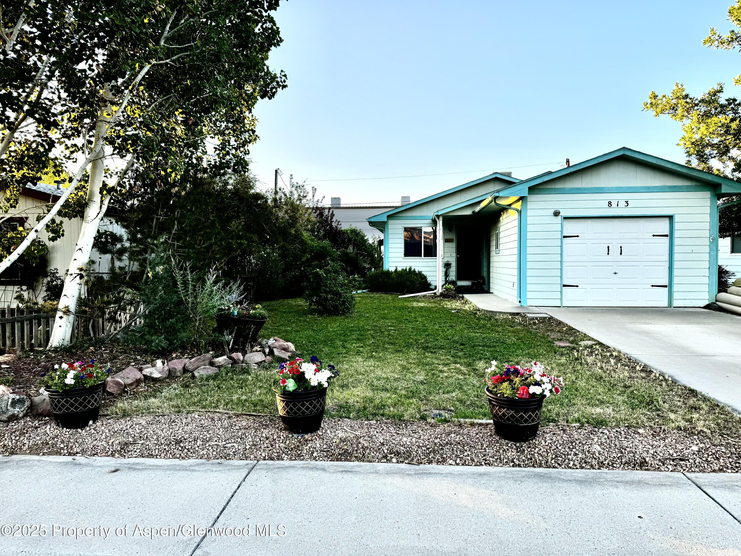 813 E Cleveland Avenue Property Photo 1