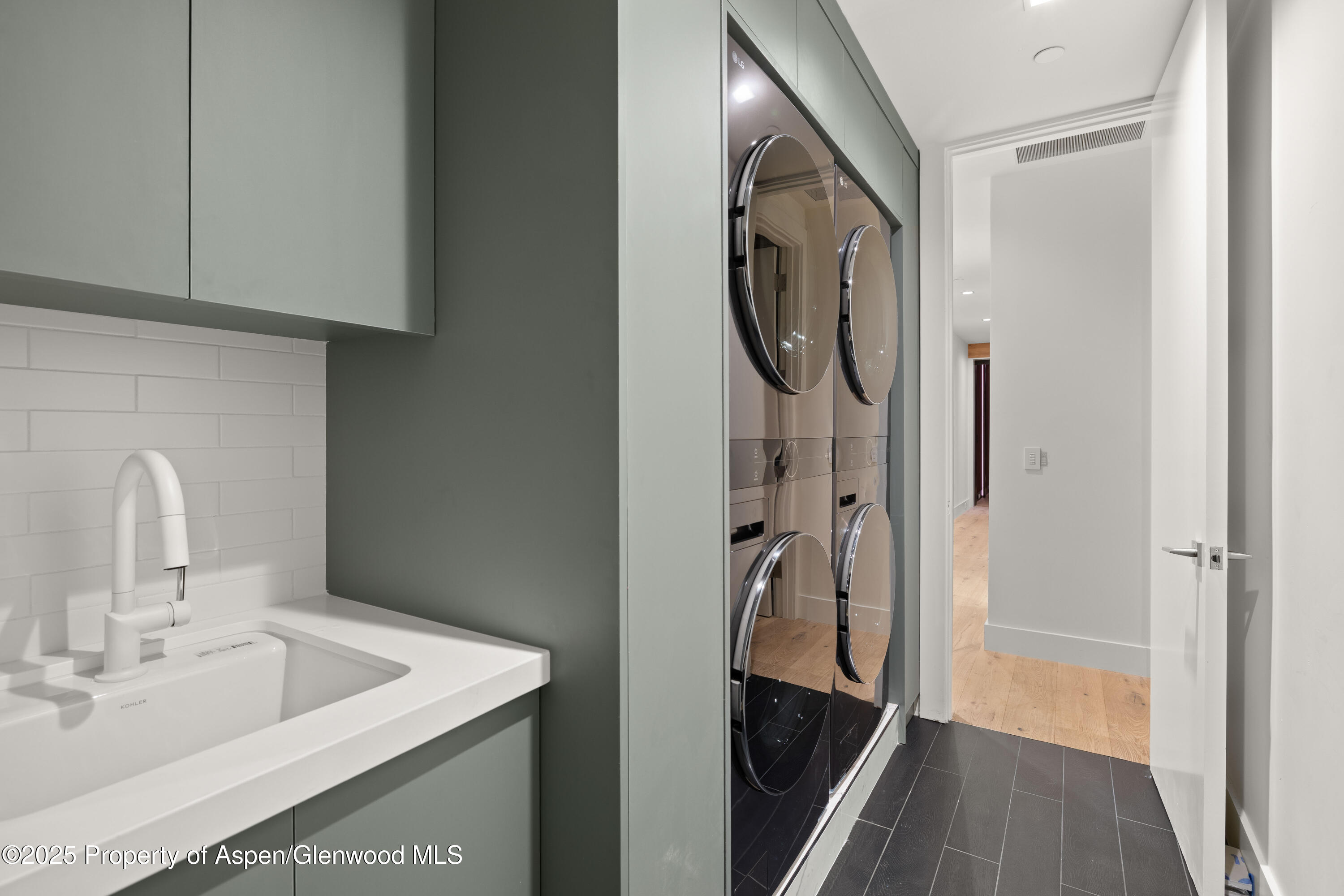 219 W Bleeker Street Property Photo 43