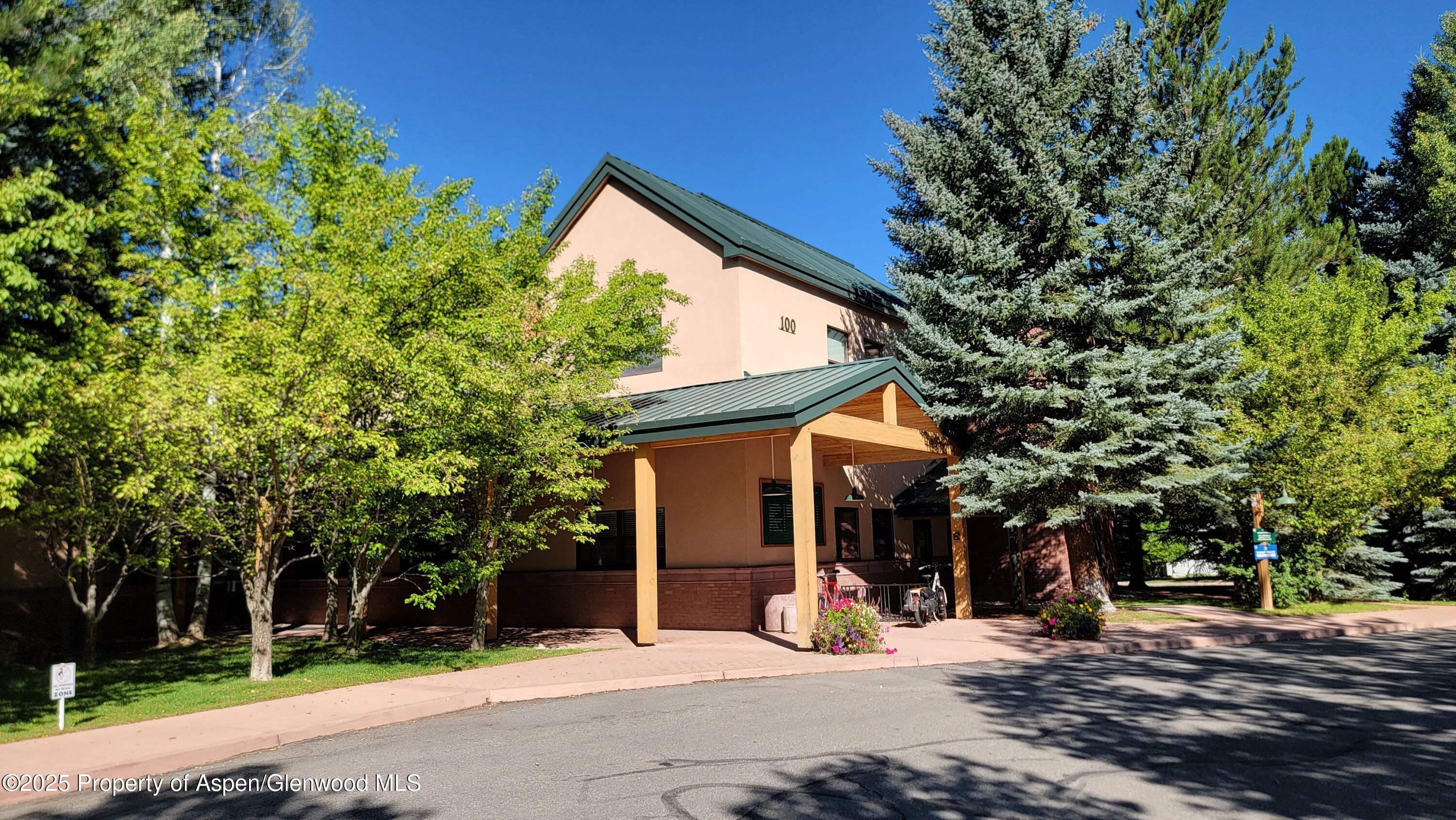 100 Elk Run Drive, Unit 128 Property Photo 1