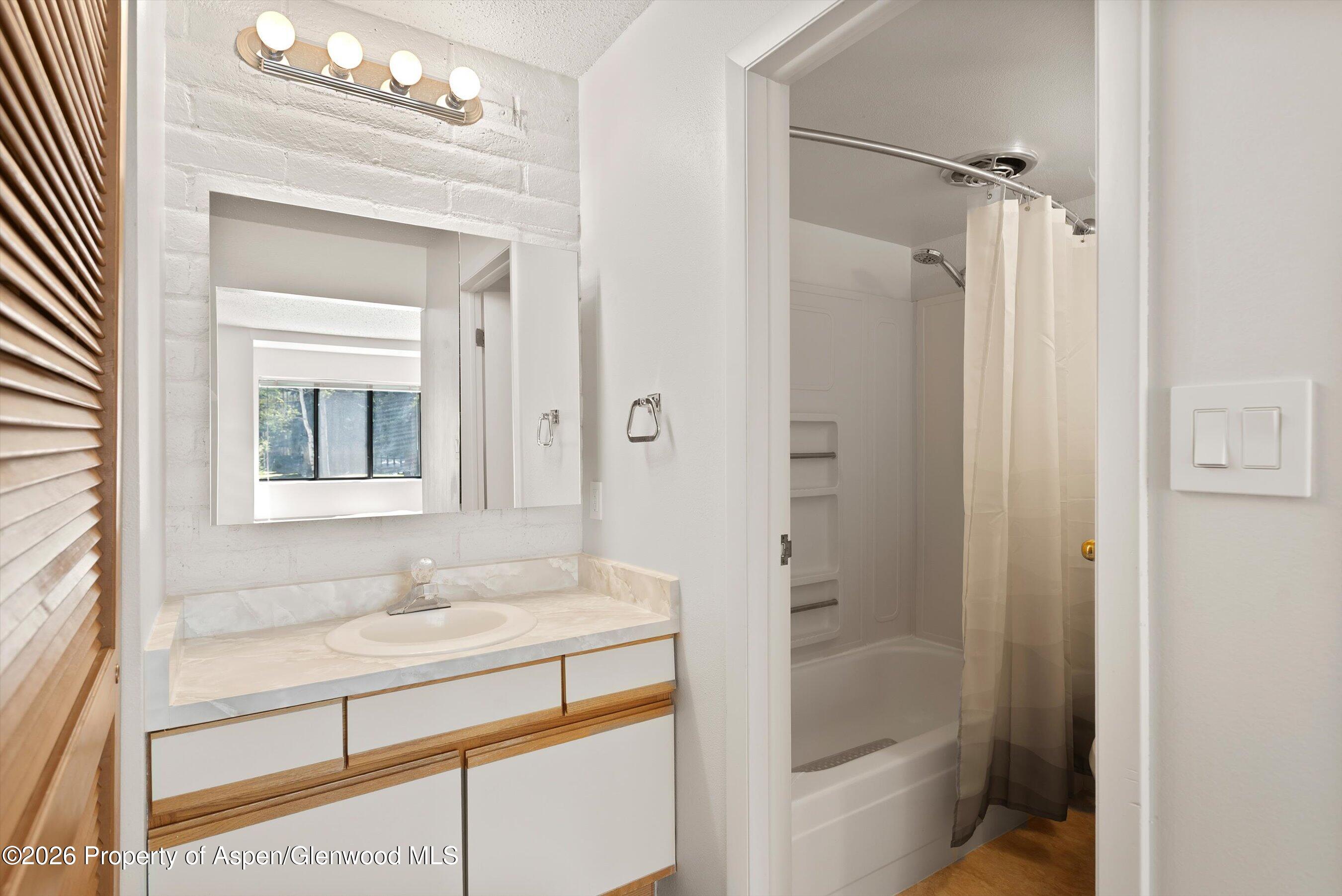 425 Vine Street 425 Property Photo 11