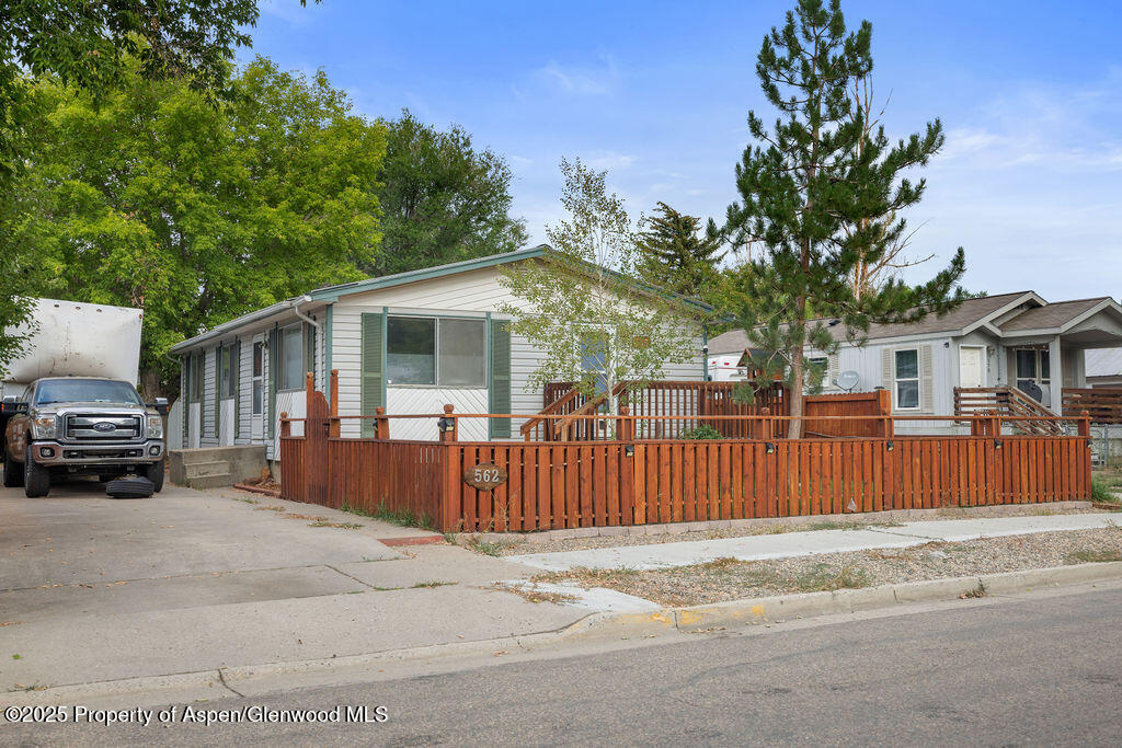 562 Rose Street Property Photo 1