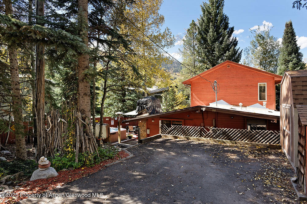 311 Midland Avenue Property Photo 23