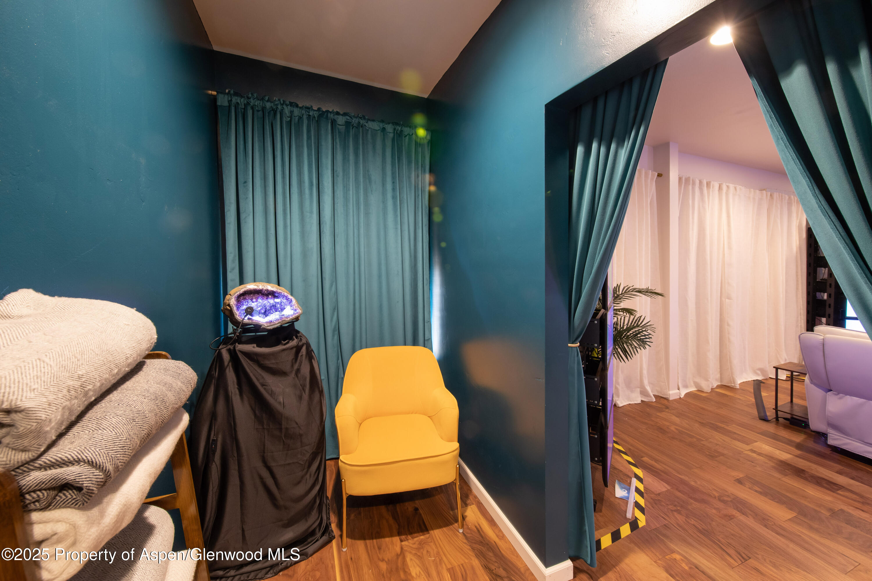 711 E Valley Road 202a Property Photo 16