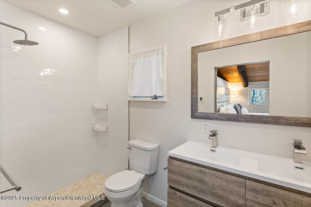1215 Riverside Drive Property Photo 16