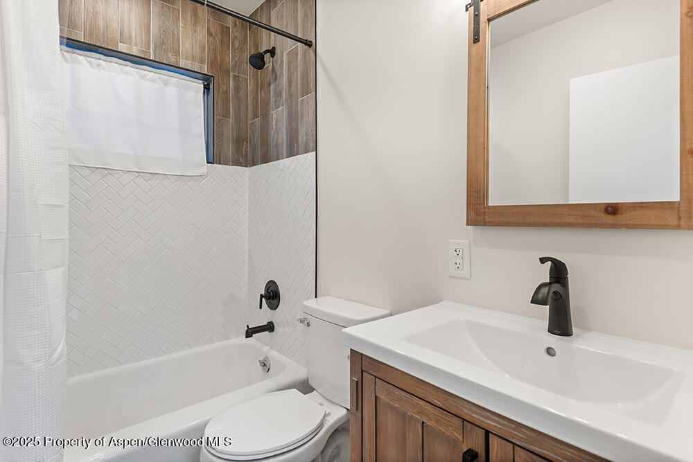 1215 Riverside Drive Property Photo 18