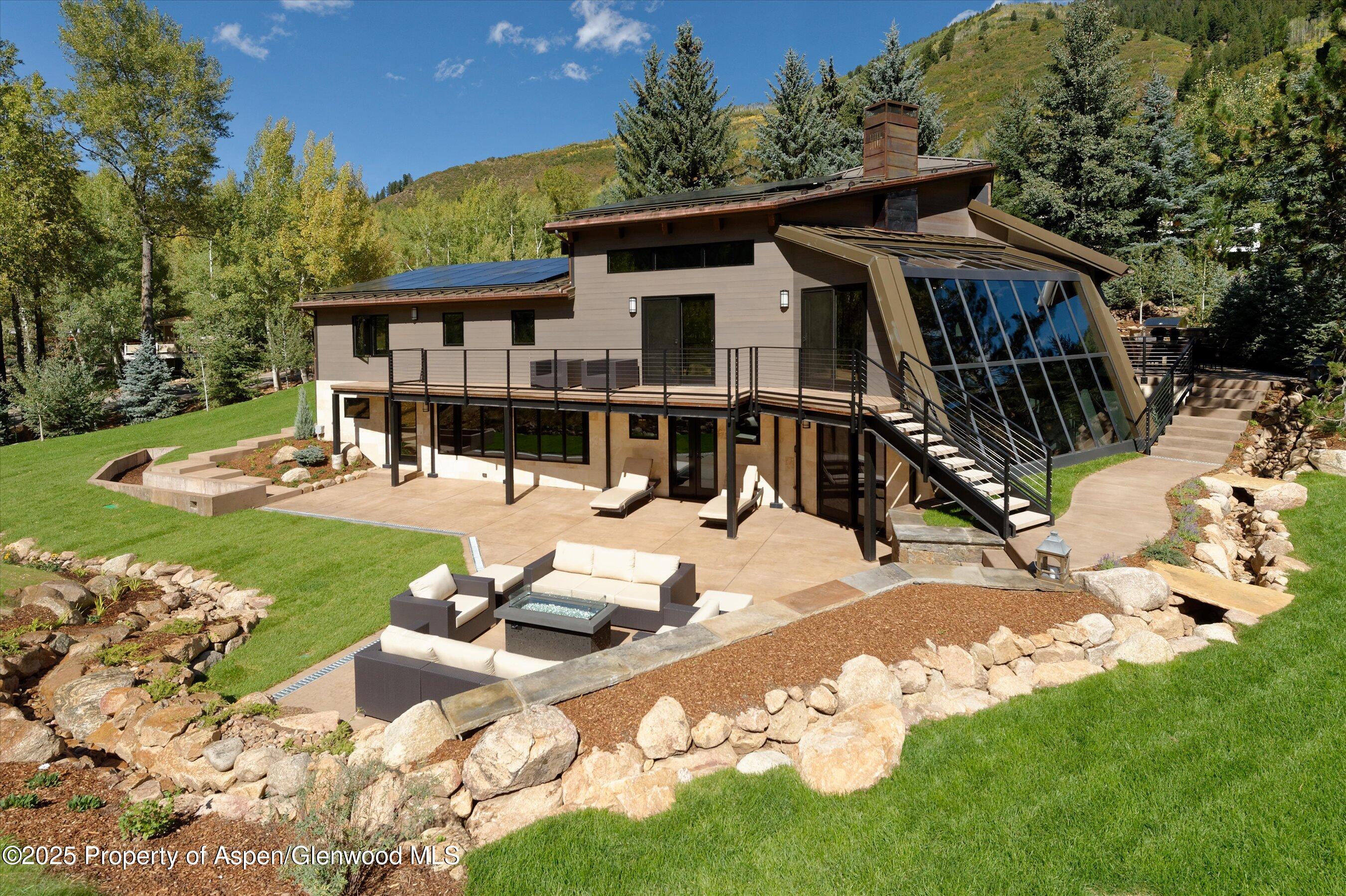 39 Roaring Fork Drive Property Photo 4