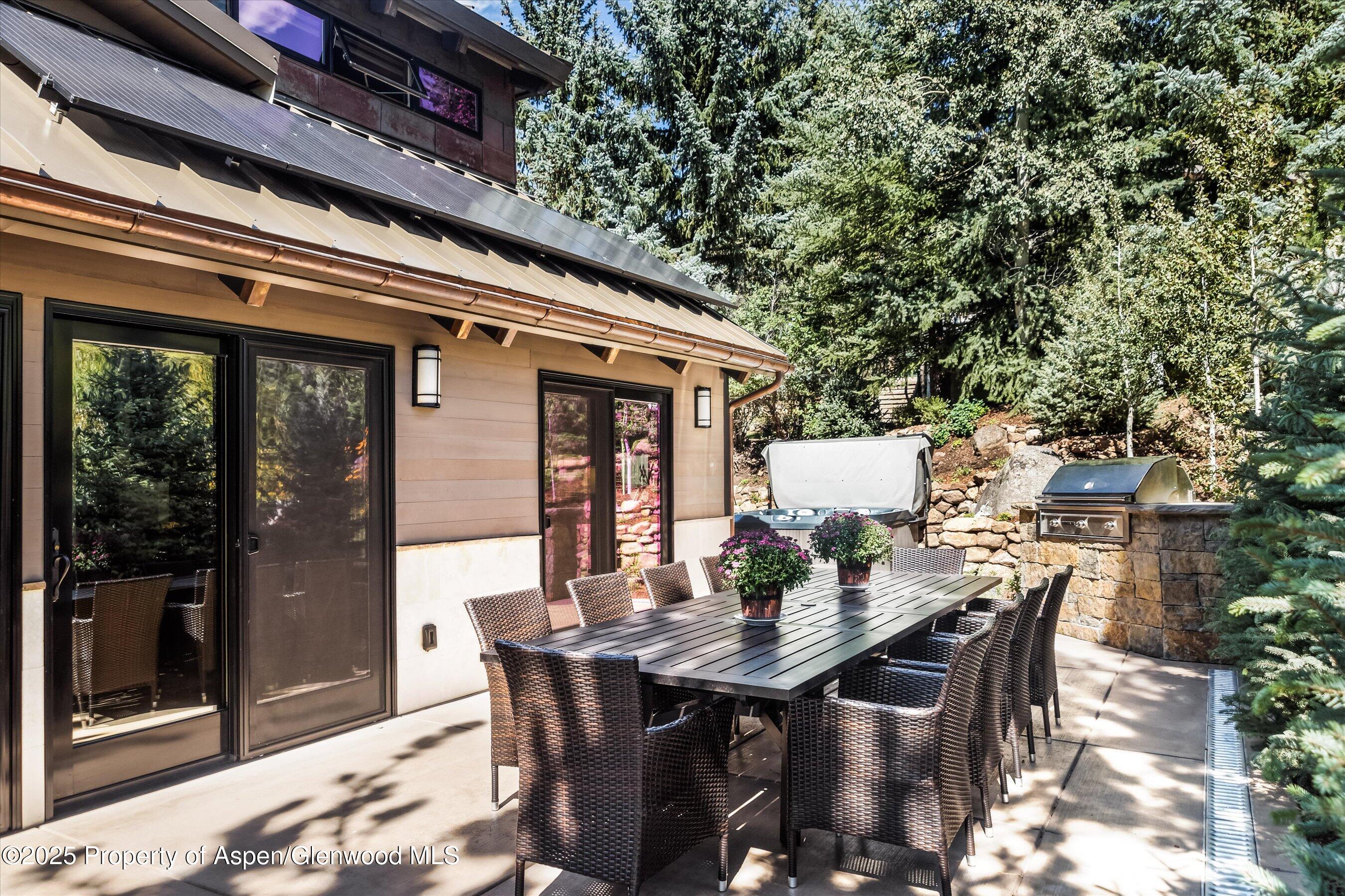 39 Roaring Fork Drive Property Photo 7