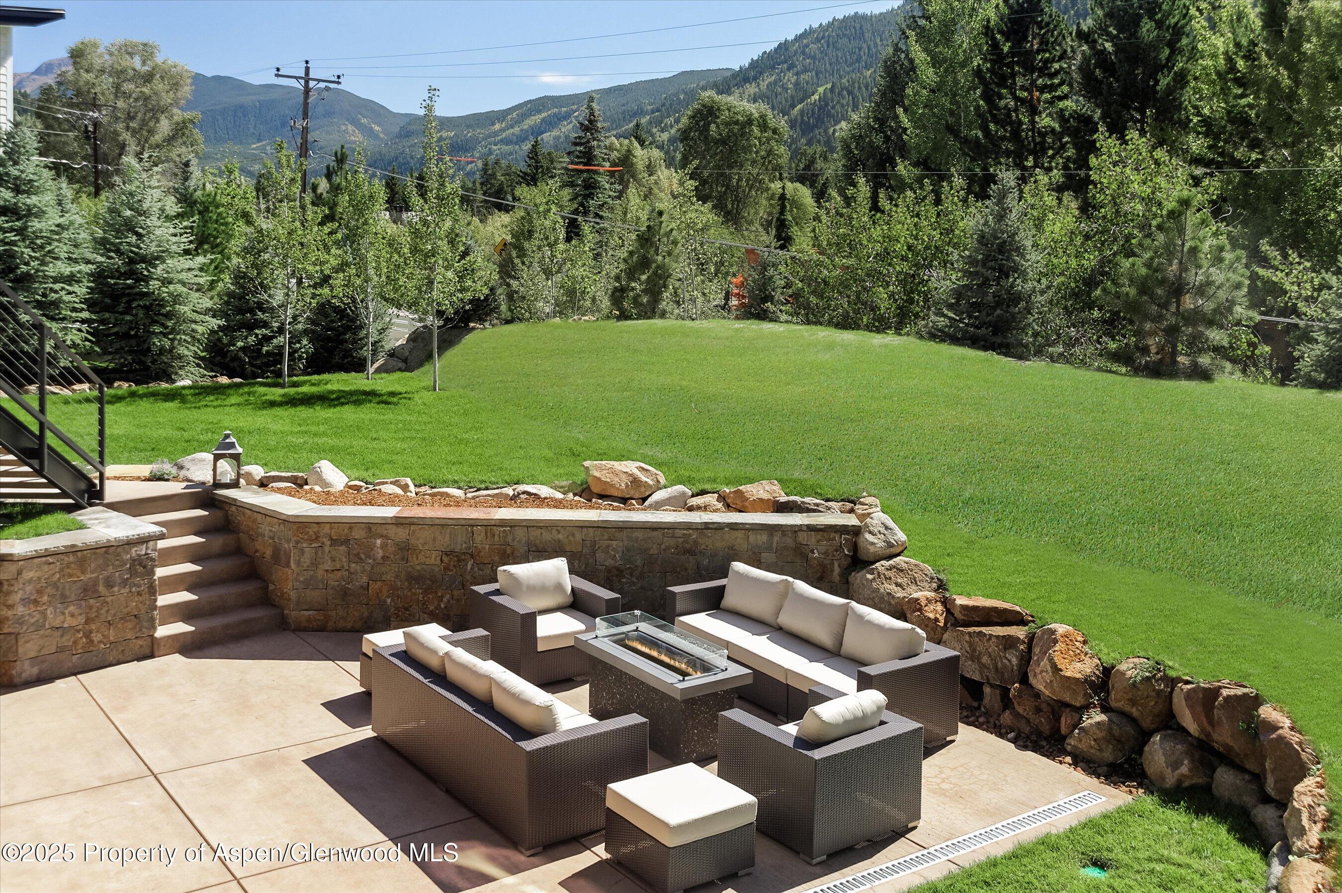 39 Roaring Fork Drive Property Photo 10