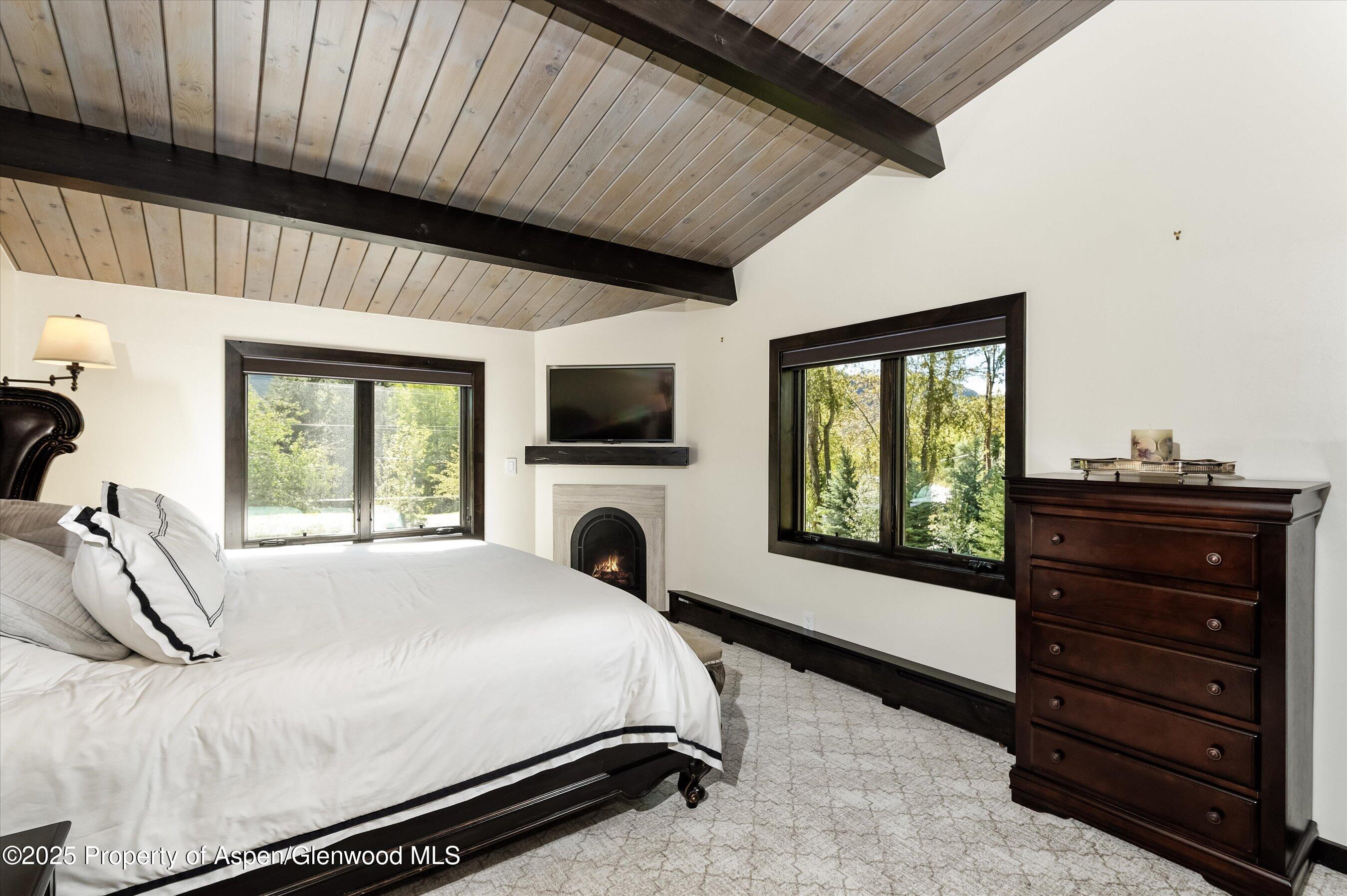 39 Roaring Fork Drive Property Photo 21