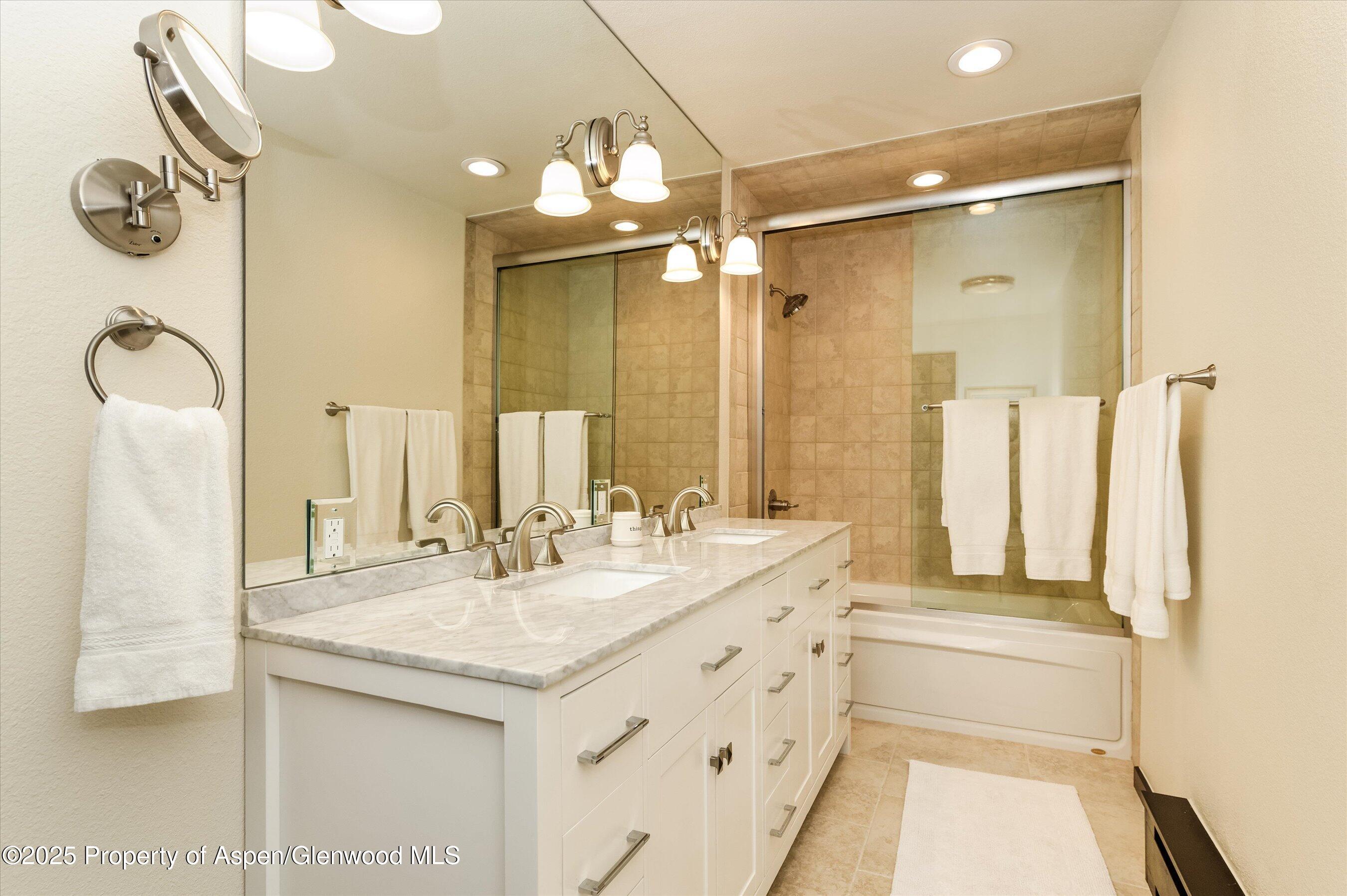 39 Roaring Fork Drive Property Photo 25