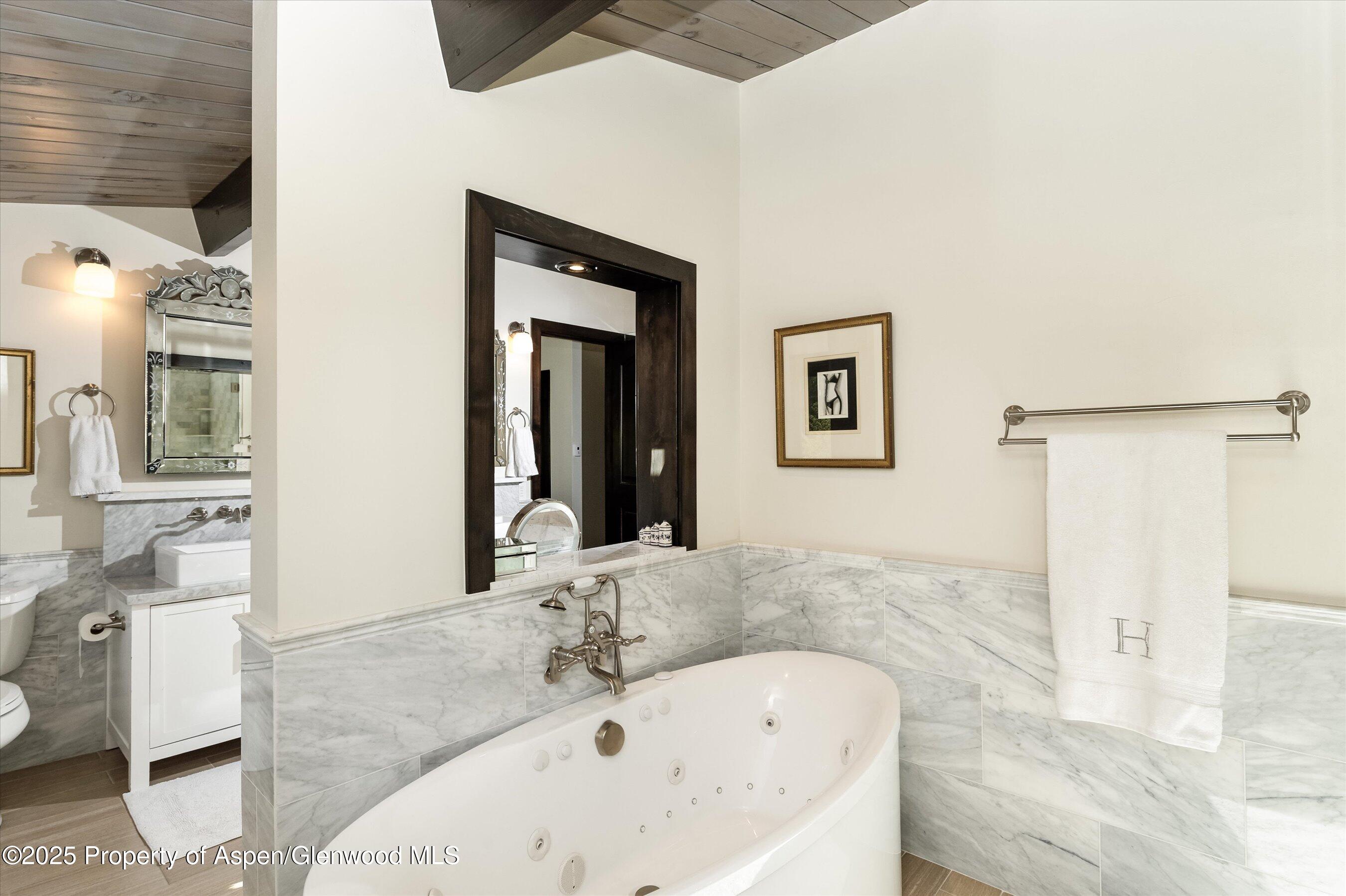 39 Roaring Fork Drive Property Photo 28