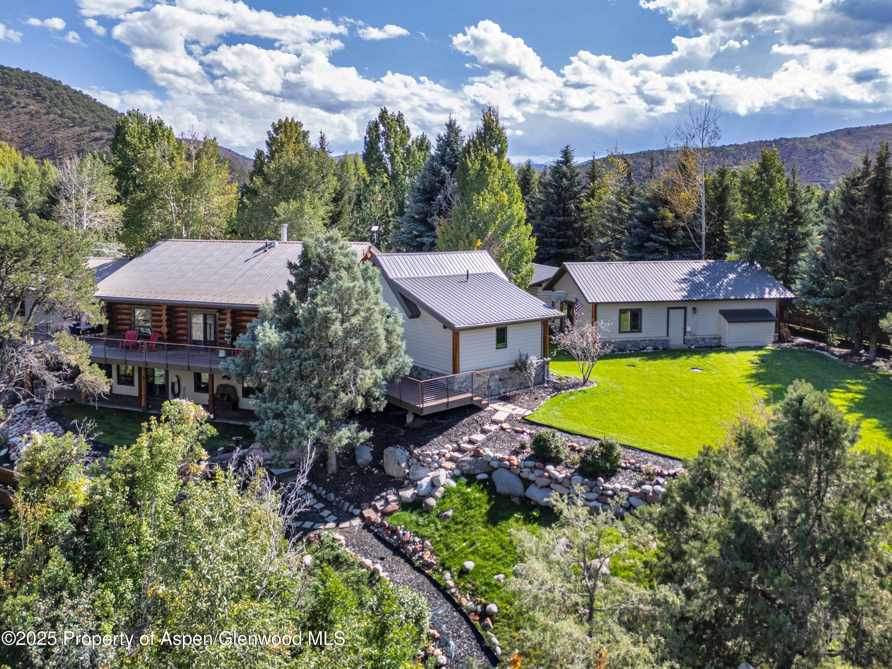 1637 Emma Spur Road Property Photo 3
