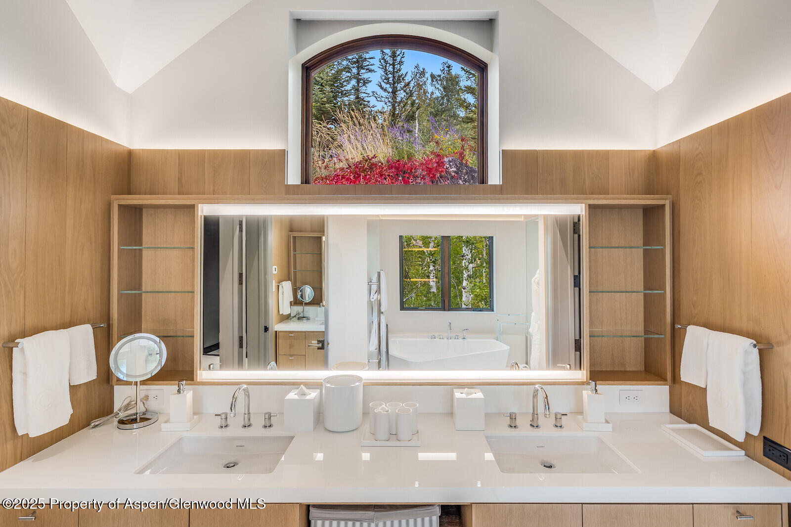 511+563 Edgewood Lane Property Photo 17