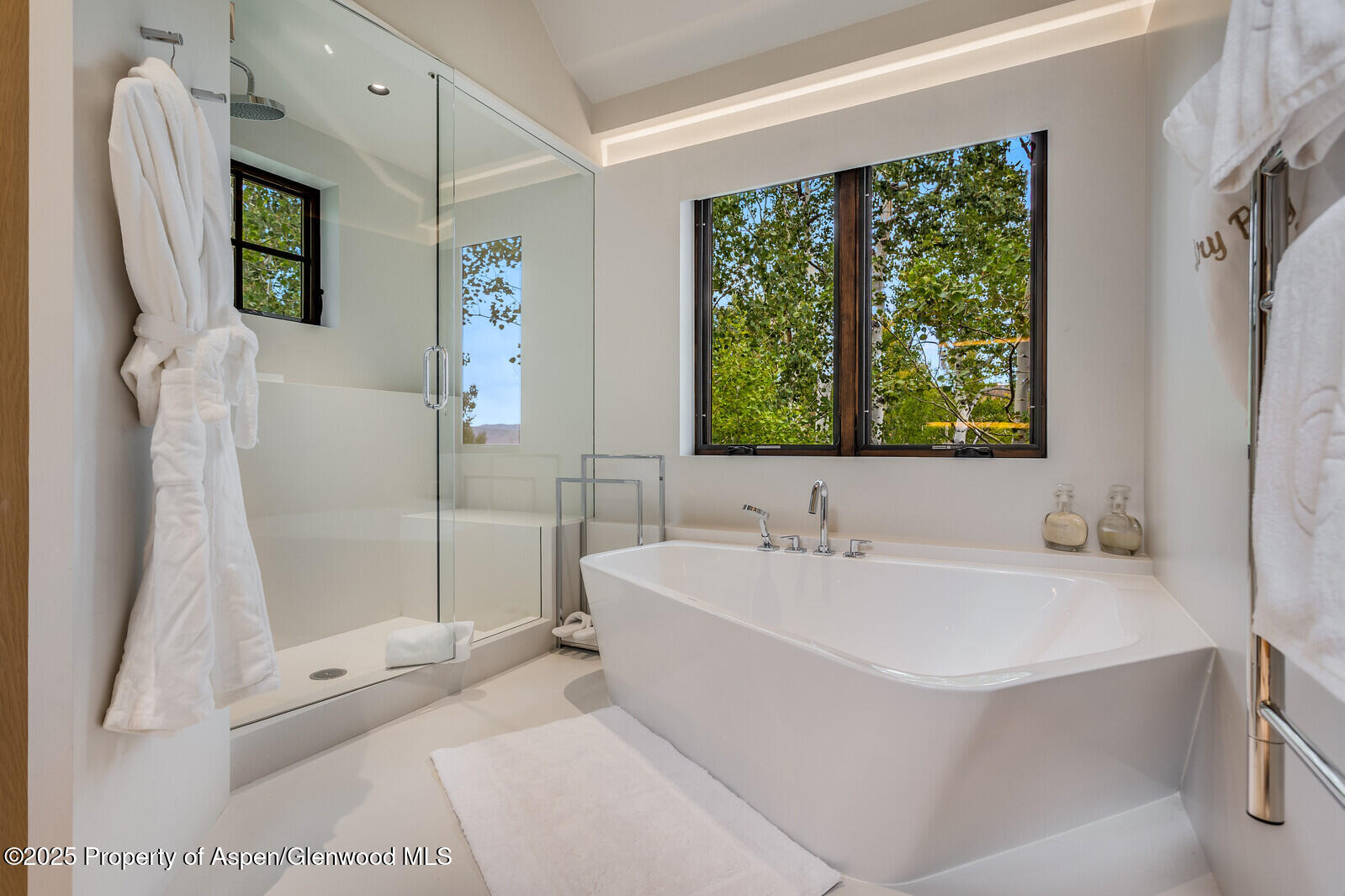 511+563 Edgewood Lane Property Photo 18