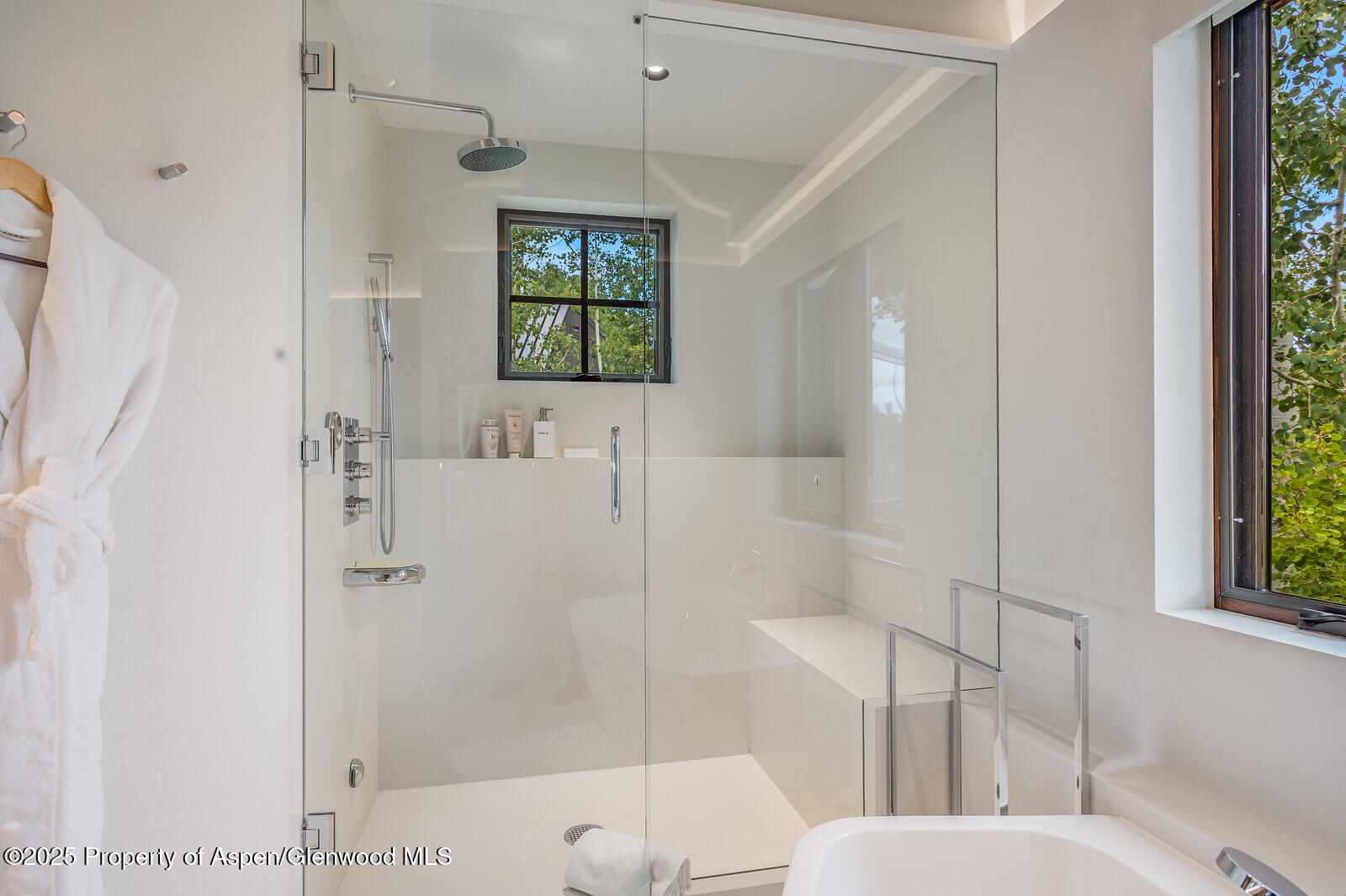 511+563 Edgewood Lane Property Photo 19