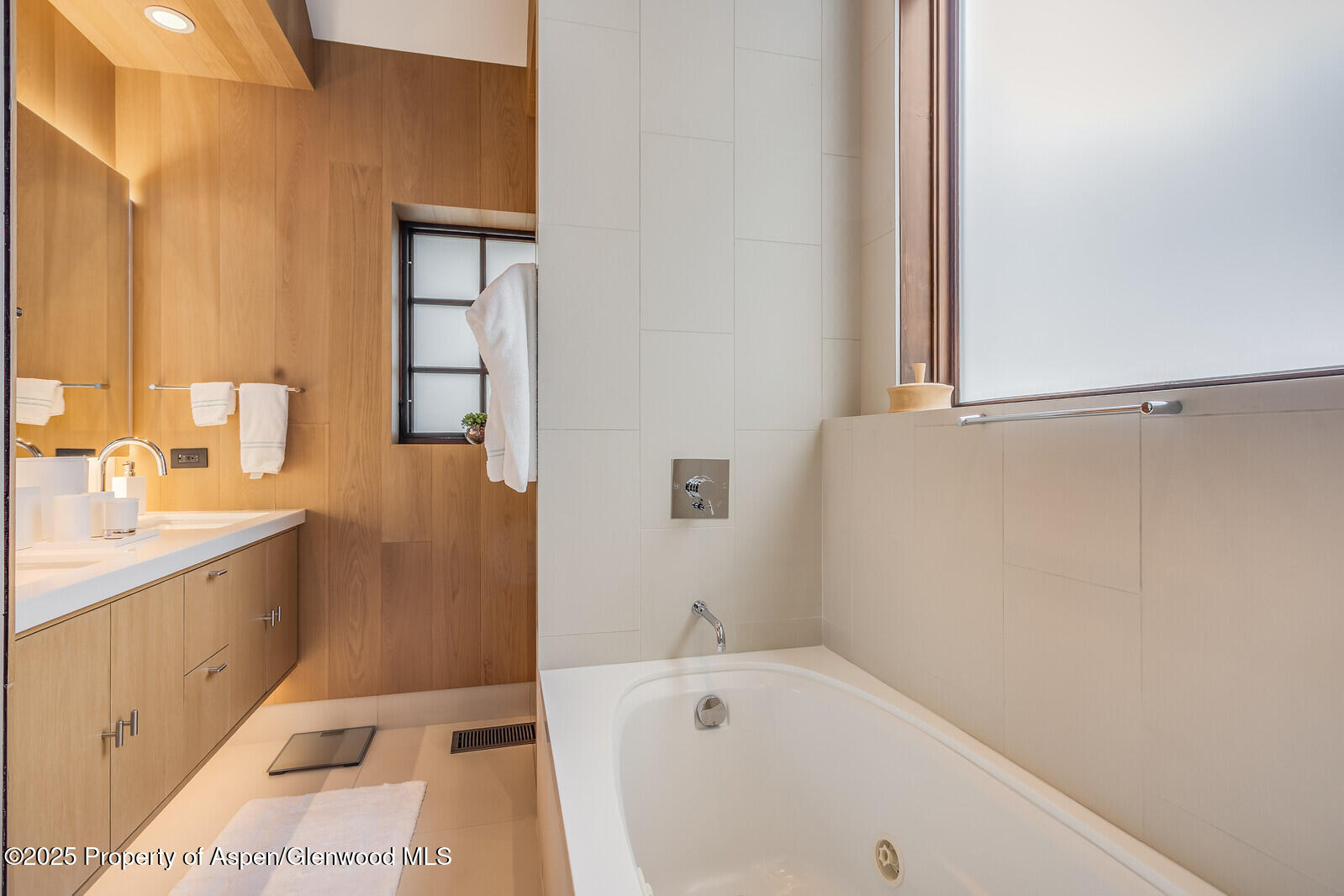 511+563 Edgewood Lane Property Photo 25