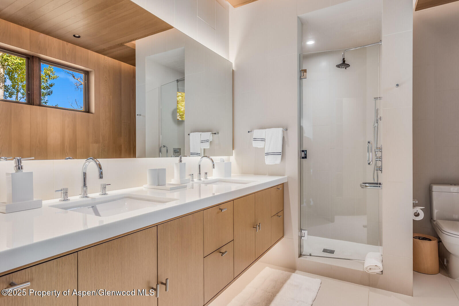 511+563 Edgewood Lane Property Photo 42