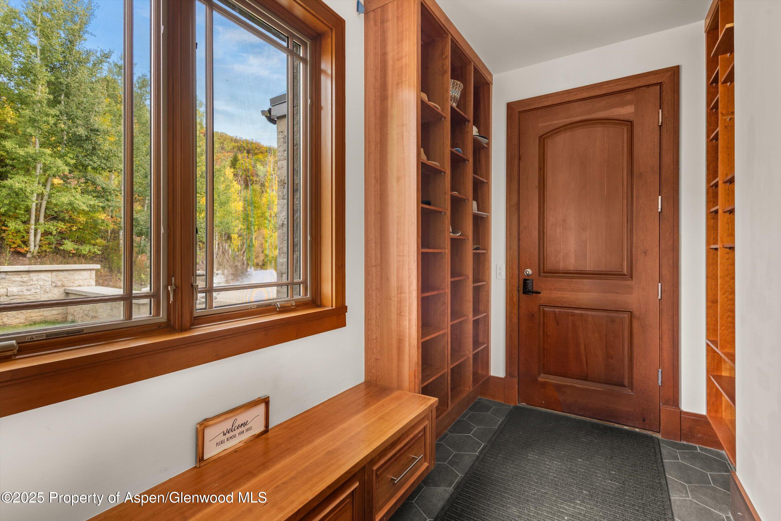 6889 Capitol Creek Road Property Photo 6