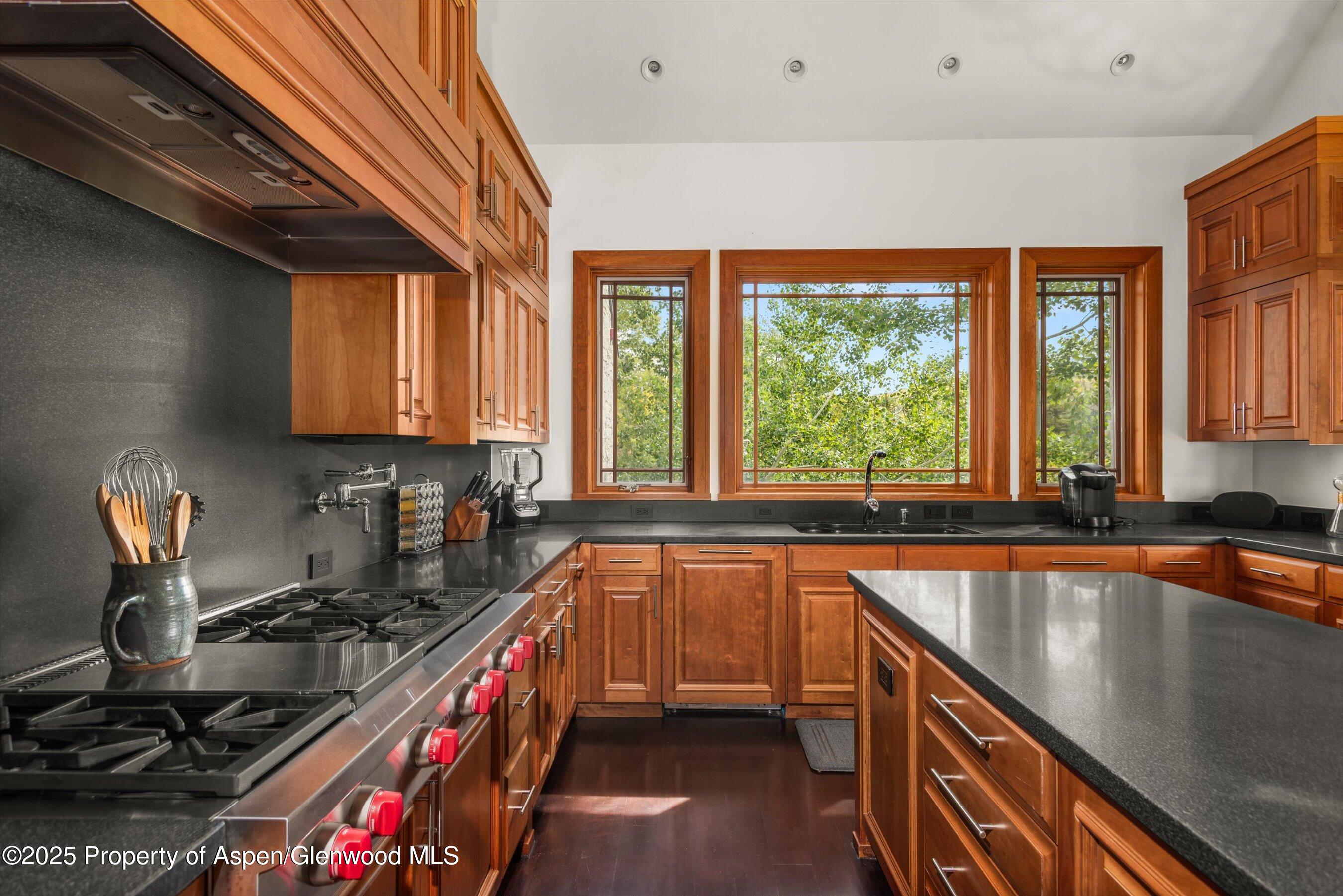 6889 Capitol Creek Road Property Photo 15