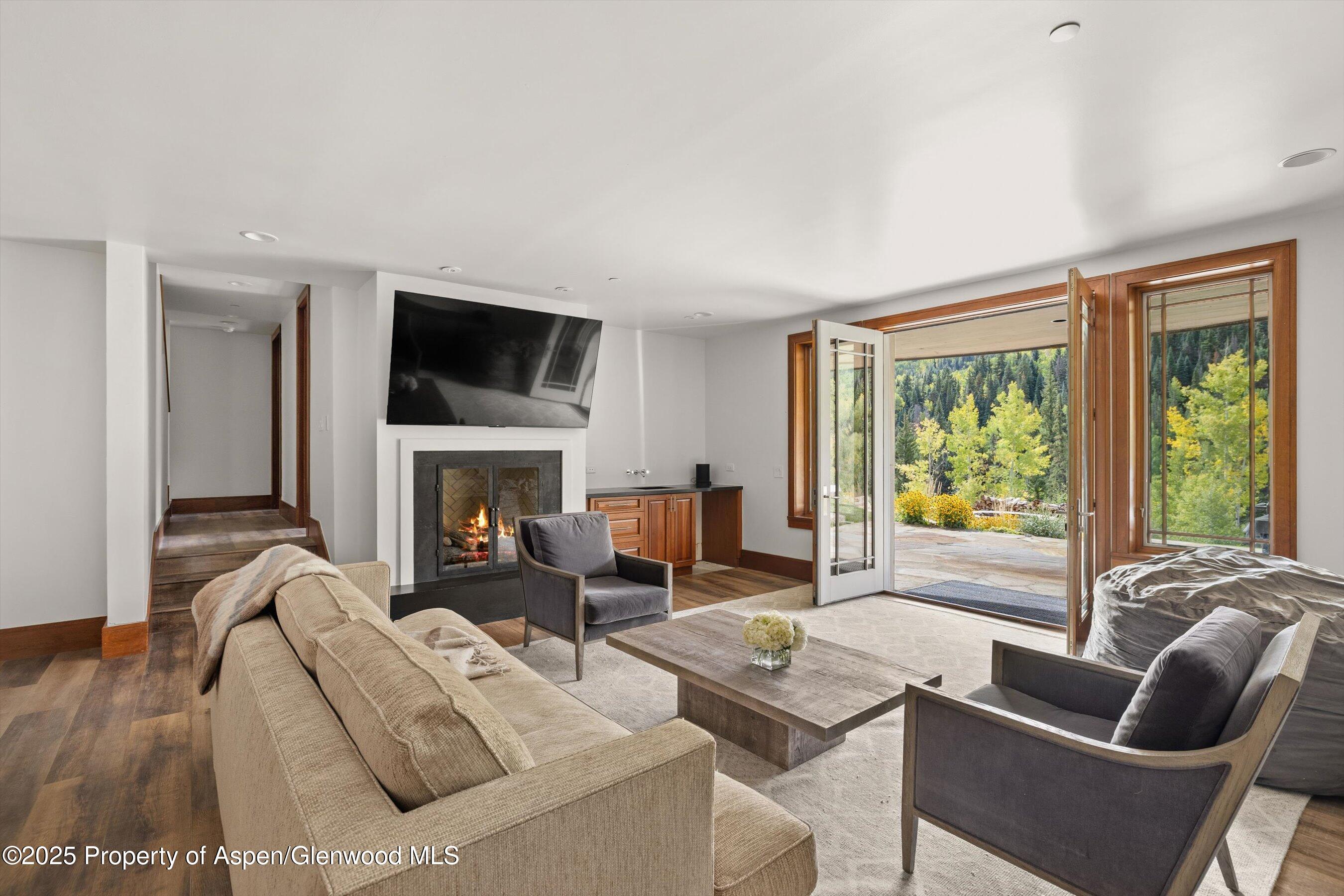 6889 Capitol Creek Road Property Photo 25