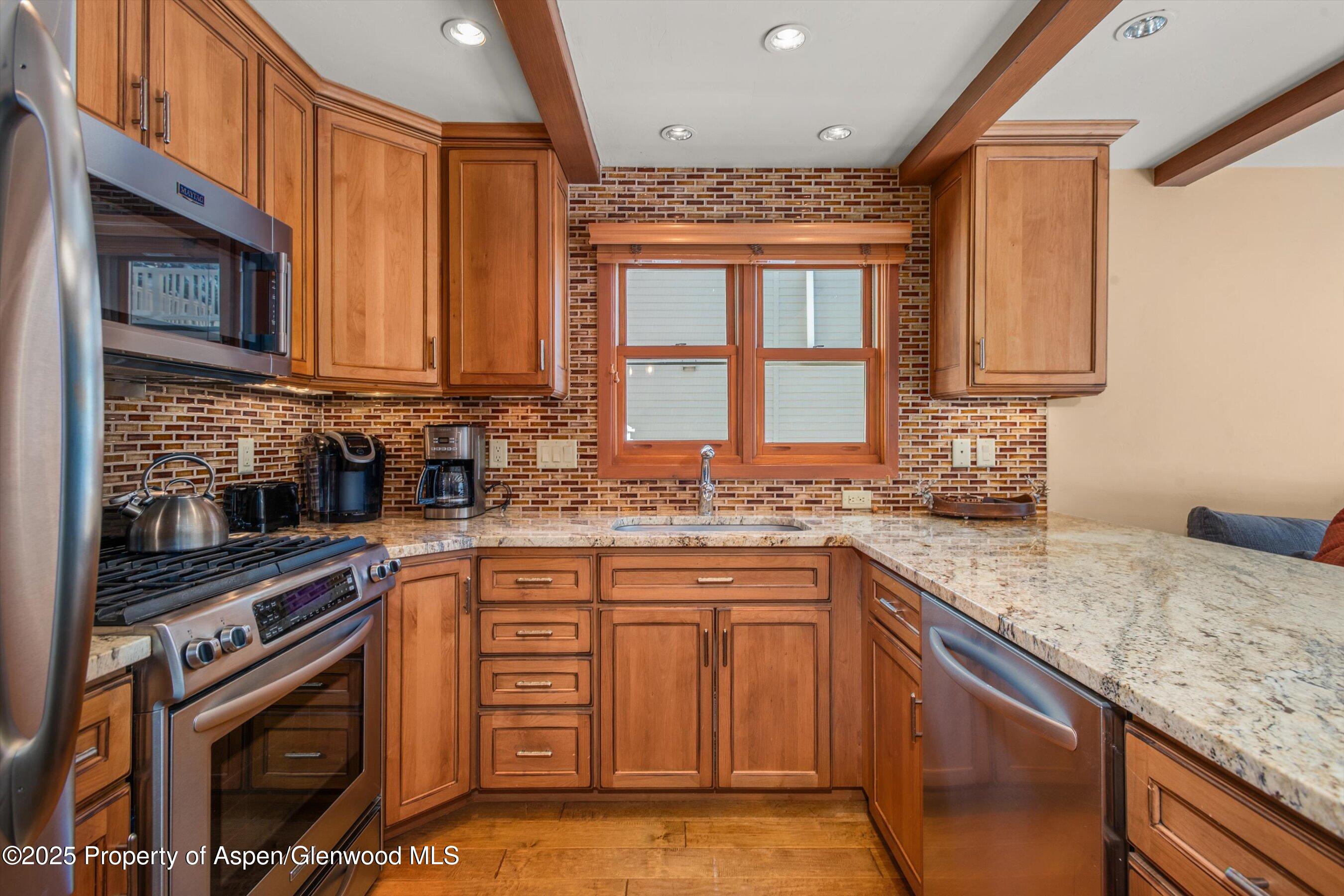 825 E Hopkins Avenue 2s Property Photo 8