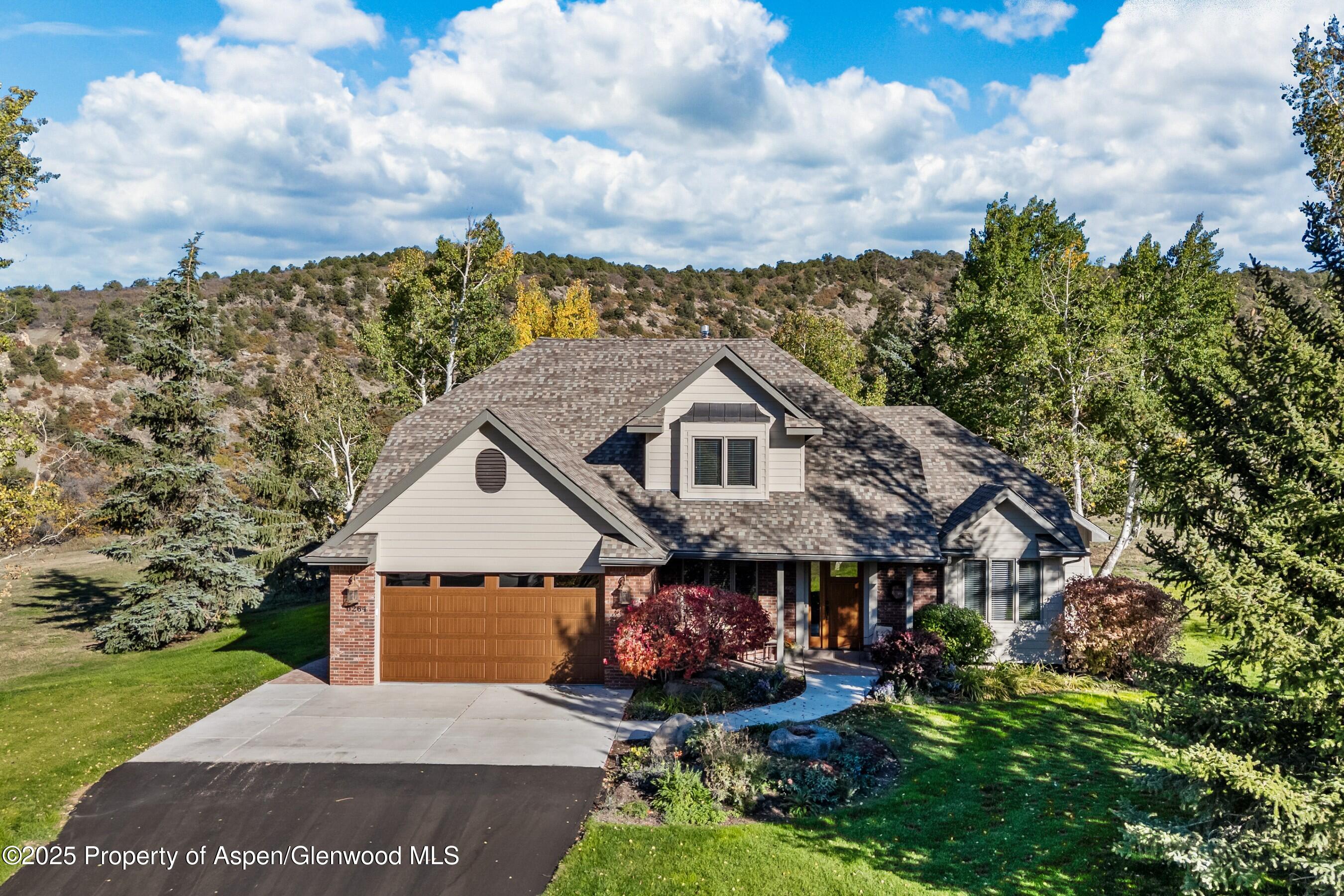 264 S Oak Way Property Photo 1
